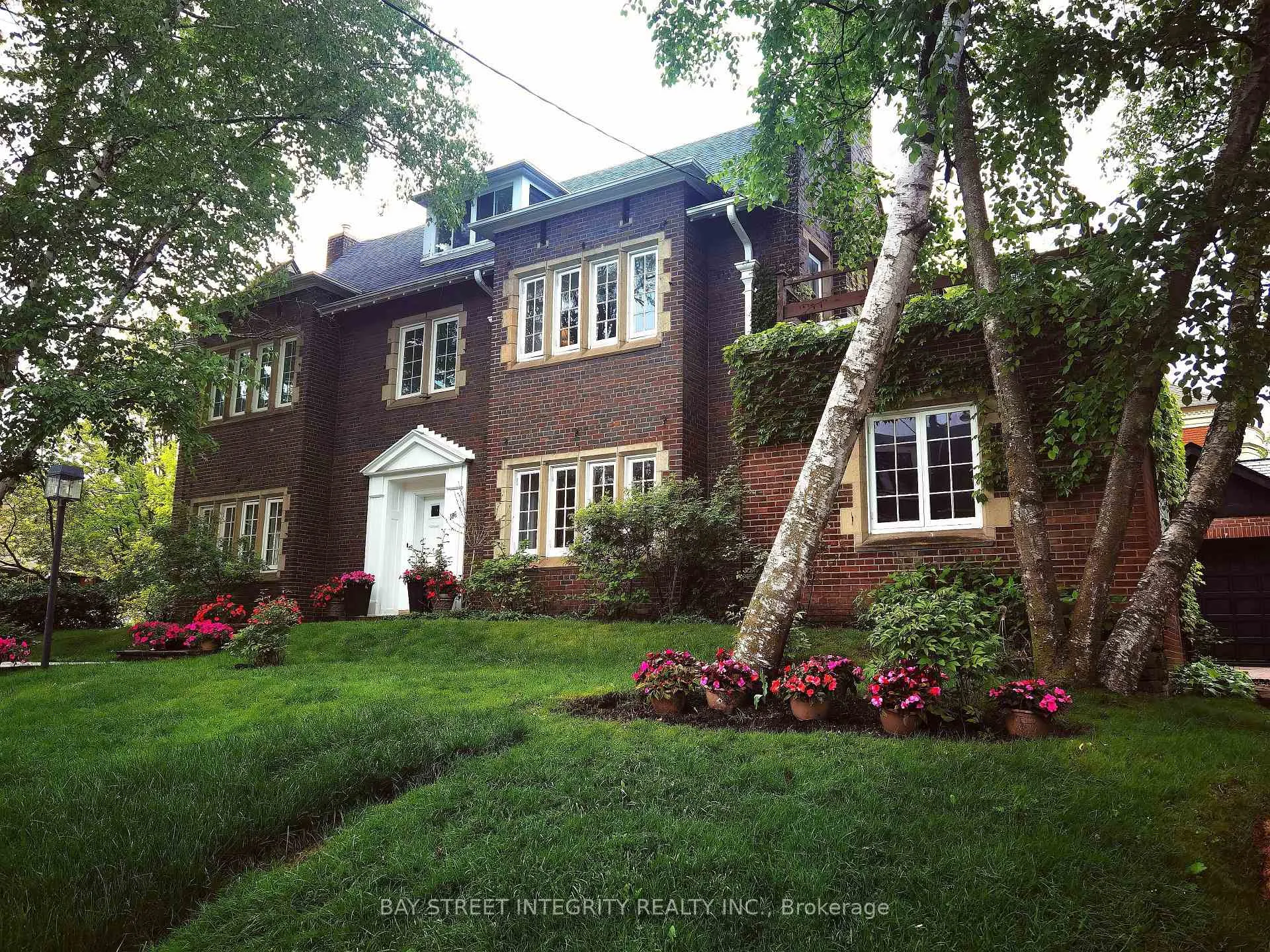 Front of 184 Heath Street W