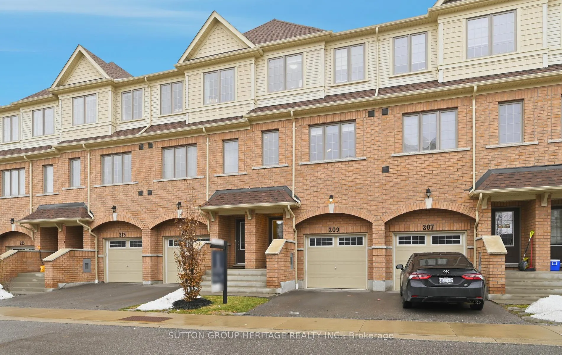 Photo 1 of 209 Danzatore Path, Oshawa, Windfields — HOMEH