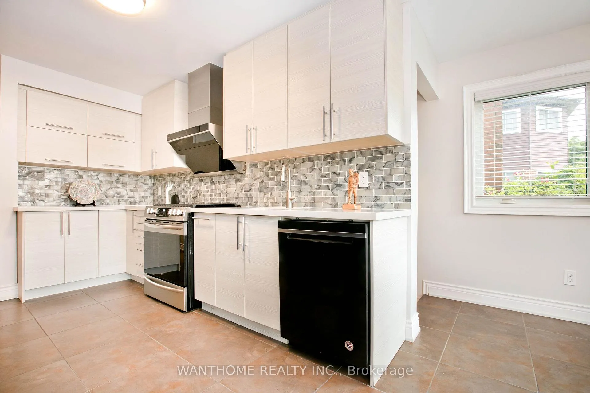 Photo 11 of 238 Larkin Avenue, Markham, Markham Village — HOMEH