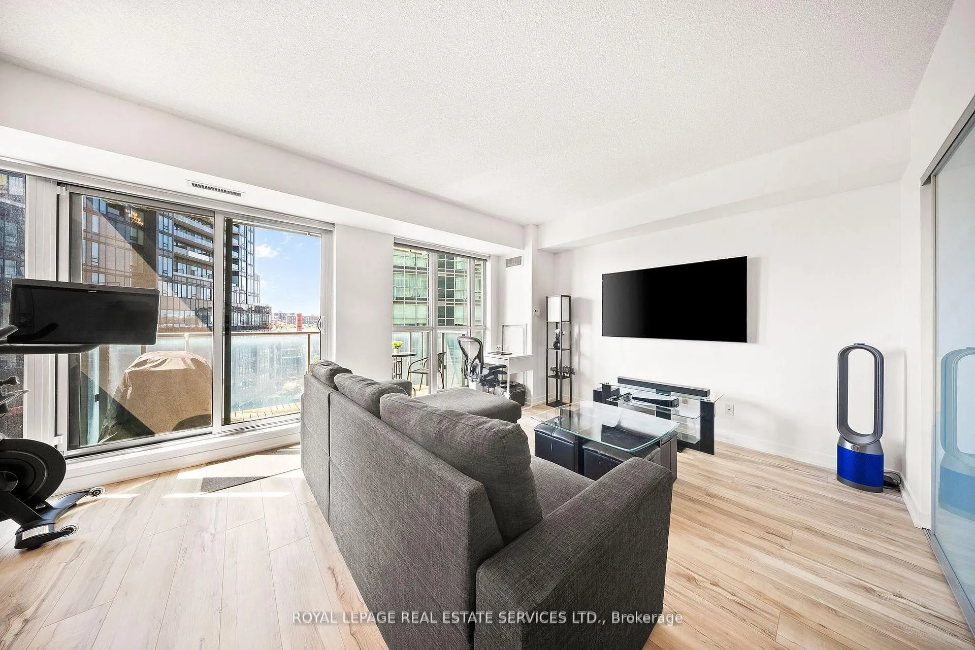 Photo 5 of Unit 708, 69 Lynn Williams Street, Toronto, Niagara — HOMEH