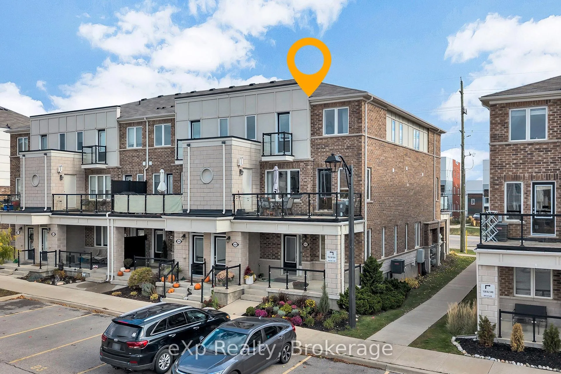 Photo 2 of 904 Apple Hill Lane, Kitchener — HOMEH