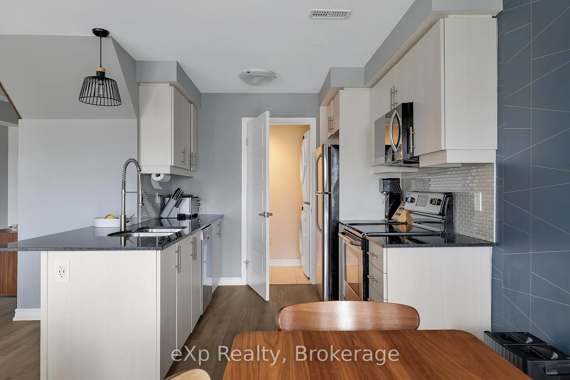 Photo 7 of 904 Apple Hill Lane, Kitchener — HOMEH