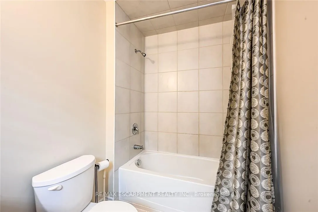Photo 32 of 143 Davinci Boulevard, Hamilton, Carpenter — HOMEH