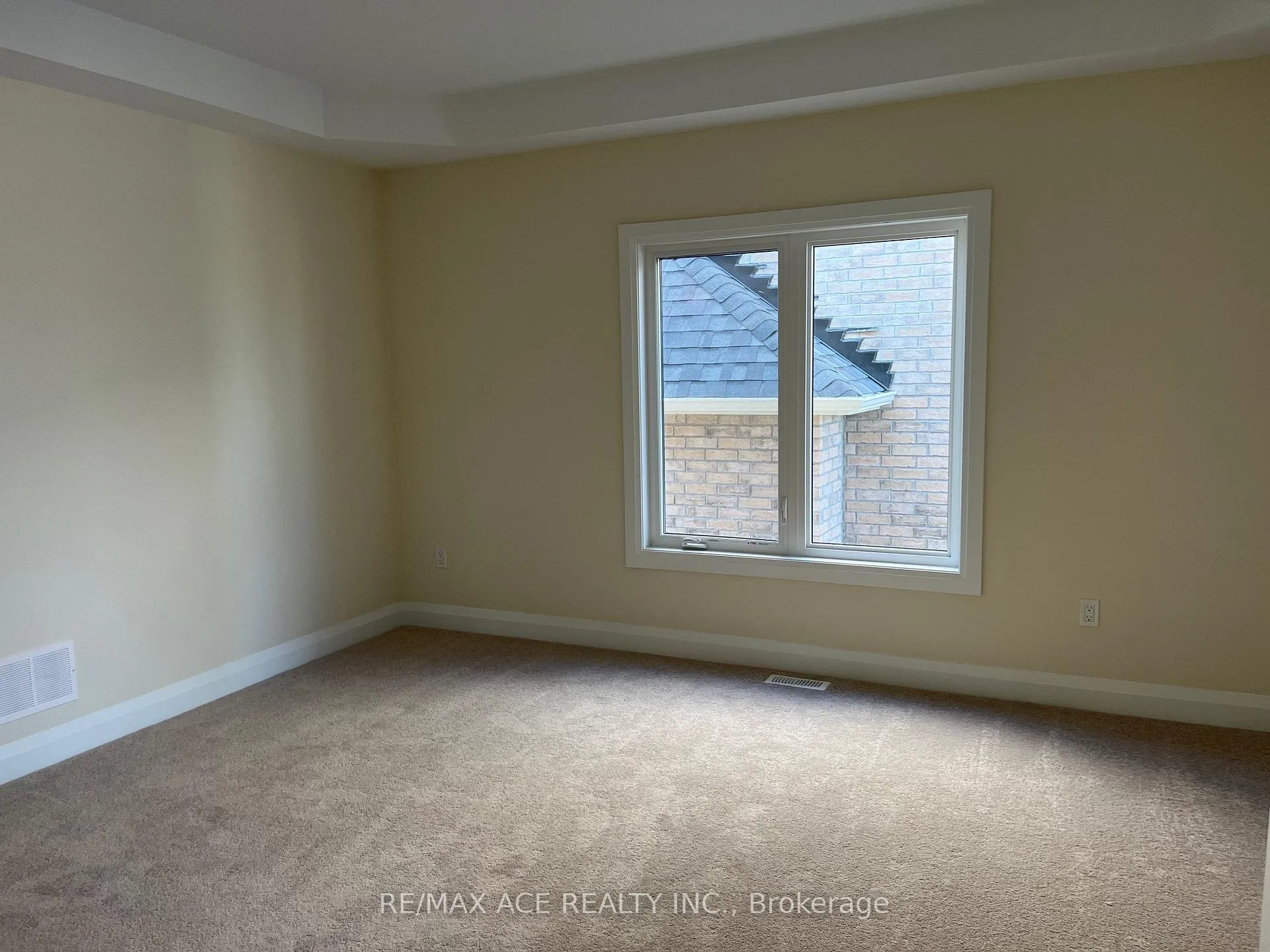 Photo 10 of 63 Robin Trail, Scugog, Port Perry — HOMEH