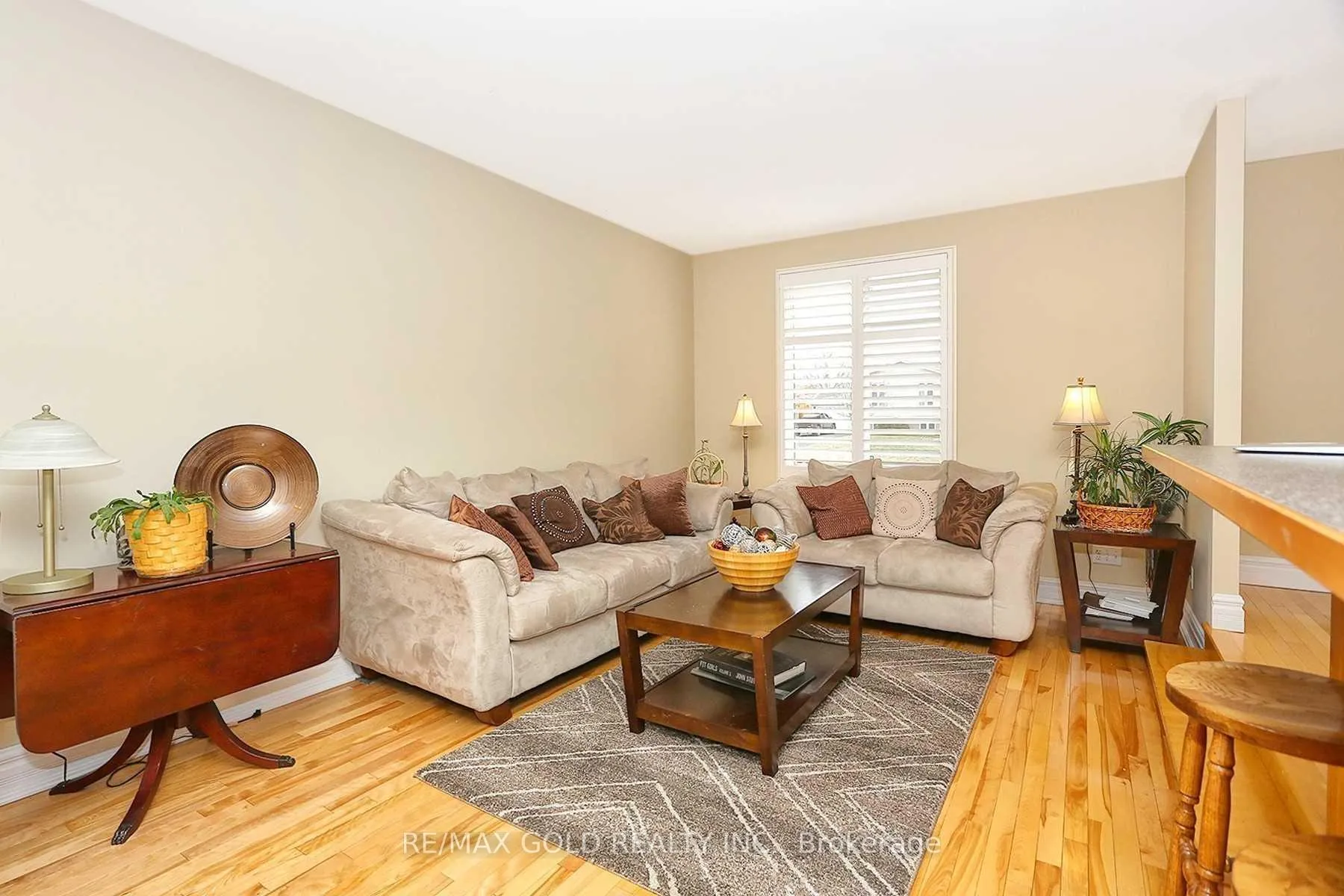 Photo 3 of 214 Athabasca Street, Oshawa, Donevan — HOMEH