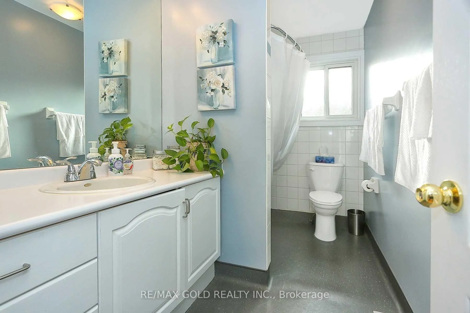 Photo 5 of 214 Athabasca Street, Oshawa, Donevan — HOMEH