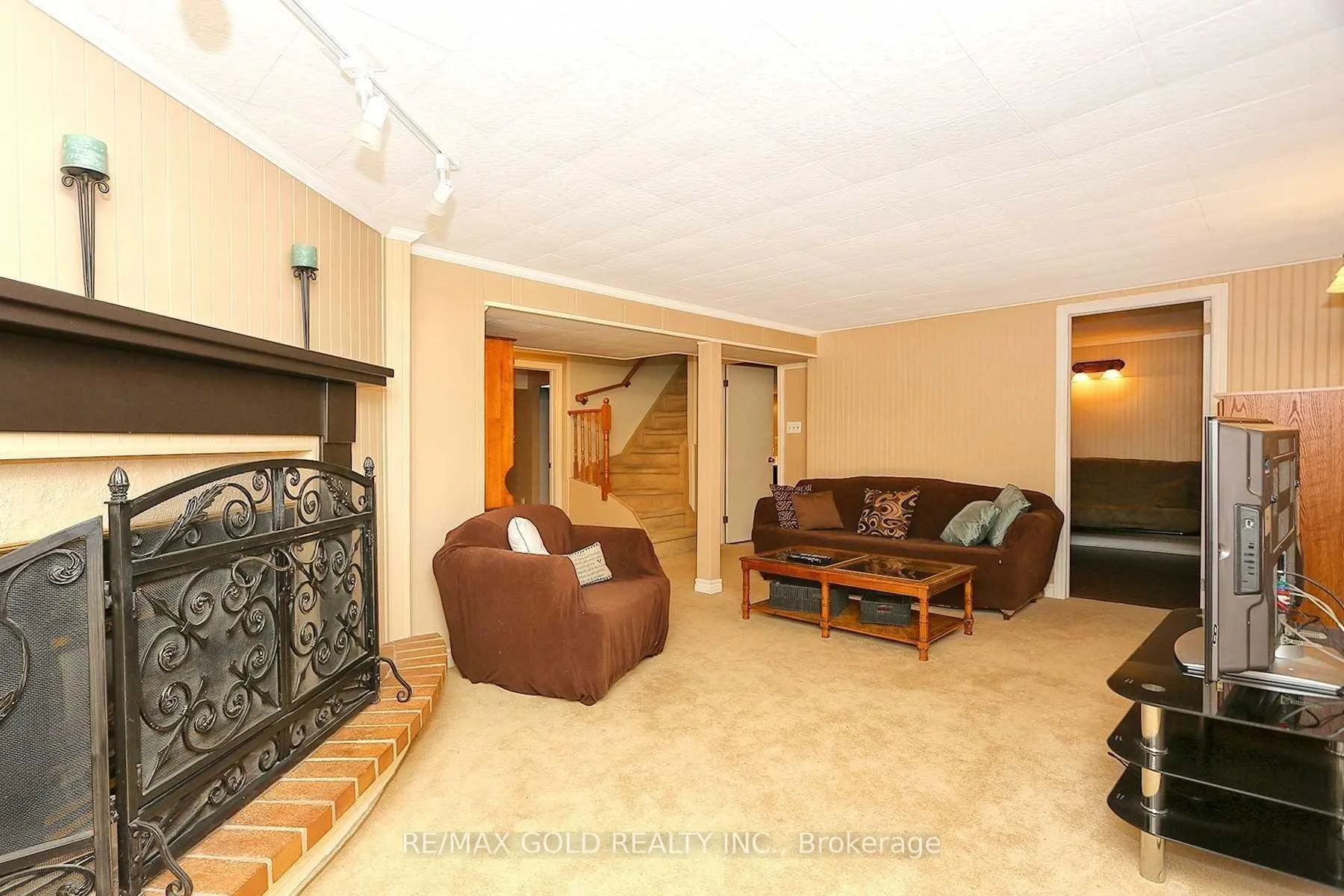 Photo 6 of 214 Athabasca Street, Oshawa, Donevan — HOMEH