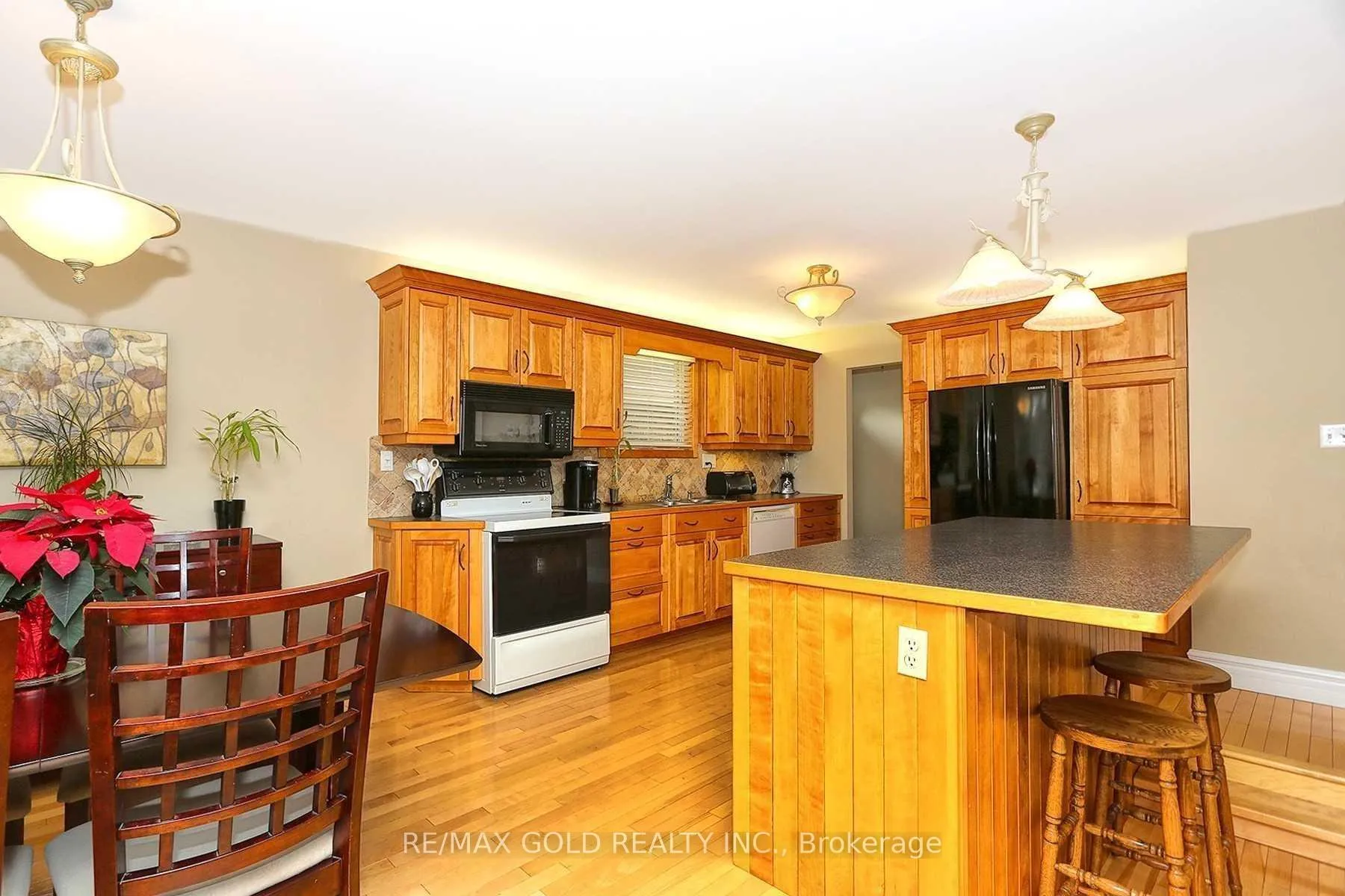 Photo 14 of 214 Athabasca Street, Oshawa, Donevan — HOMEH