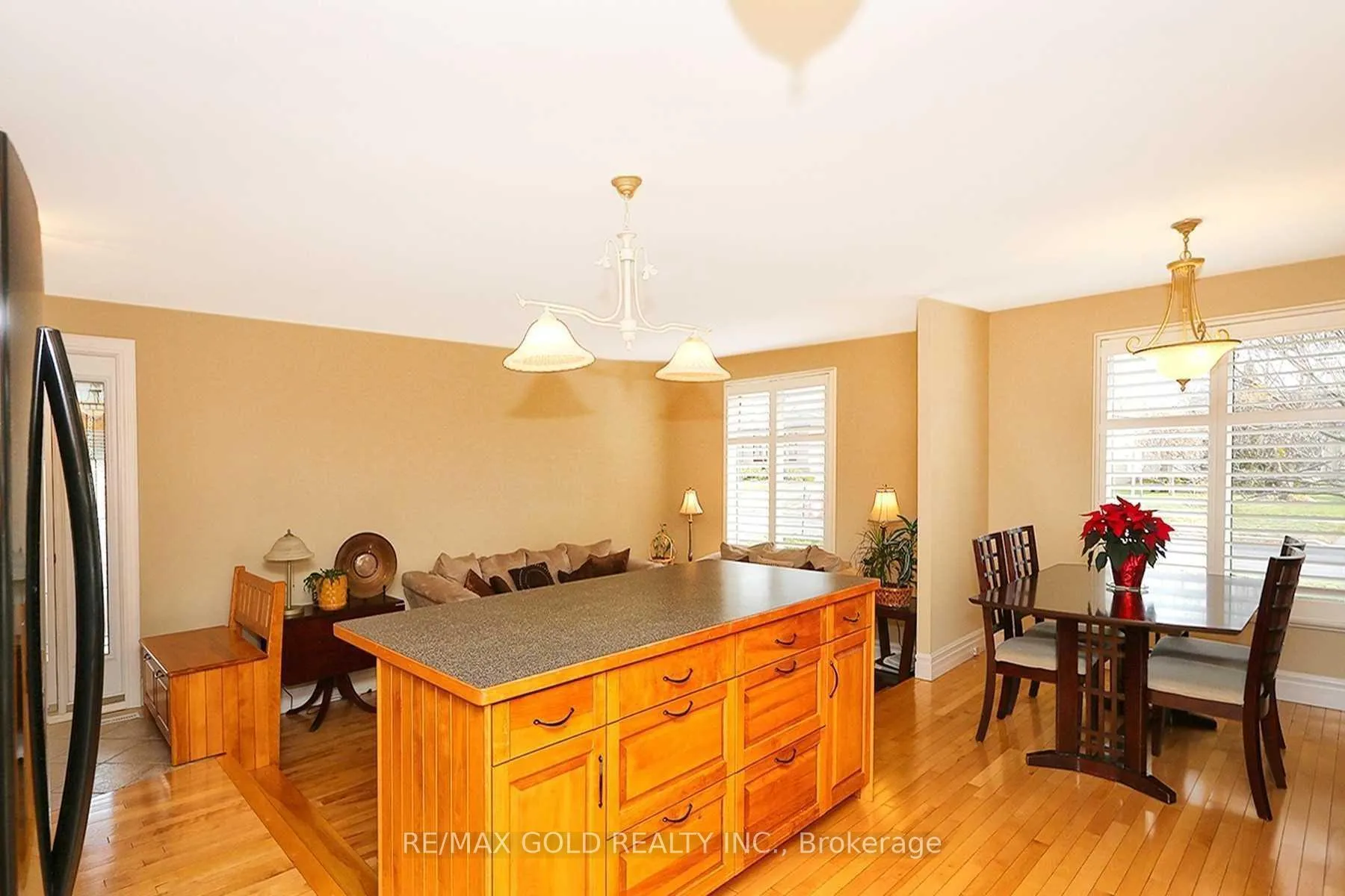 Photo 16 of 214 Athabasca Street, Oshawa, Donevan — HOMEH