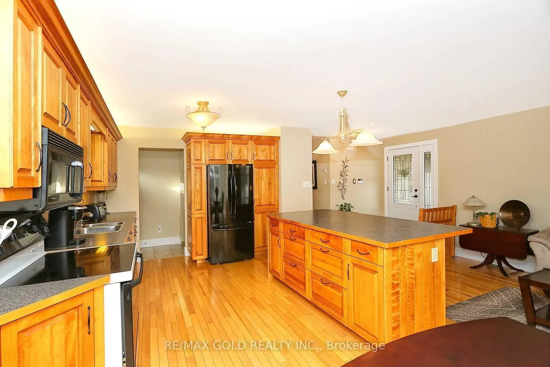 Photo 17 of 214 Athabasca Street, Oshawa, Donevan — HOMEH