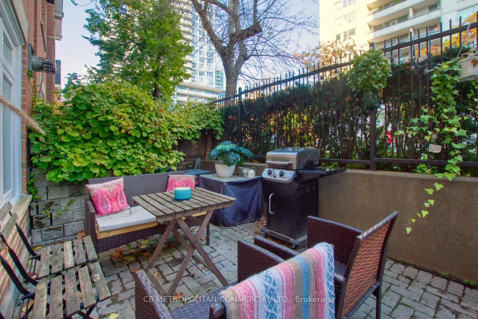 Photo 2 of Unit 5, 98 Redpath Avenue, Toronto, Mount Pleasant West — HOMEH