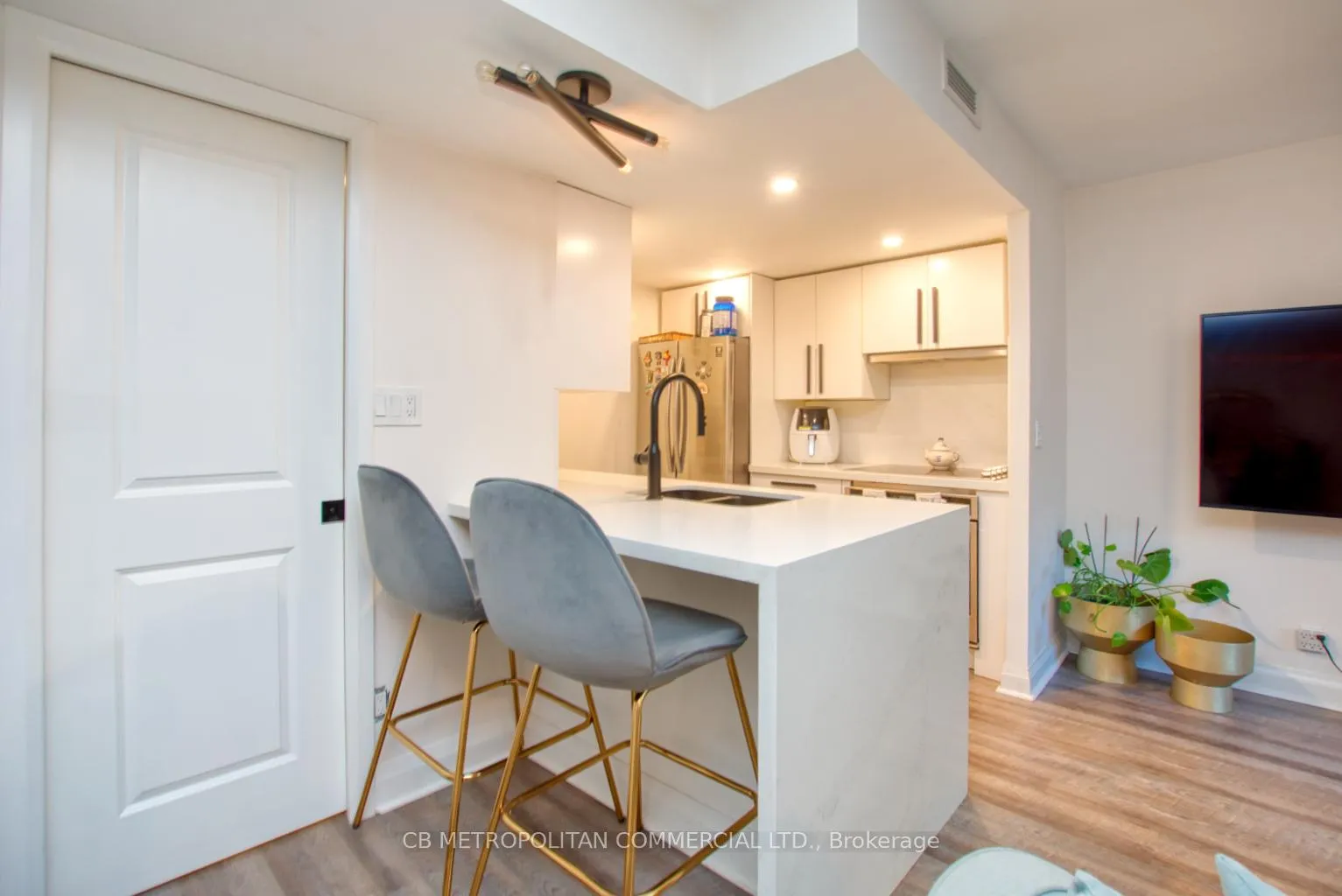 Photo 6 of Unit 5, 98 Redpath Avenue, Toronto, Mount Pleasant West — HOMEH
