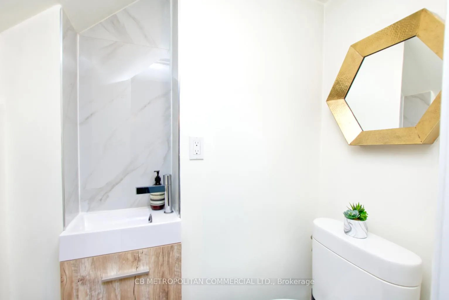 Photo 11 of Unit 5, 98 Redpath Avenue, Toronto, Mount Pleasant West — HOMEH