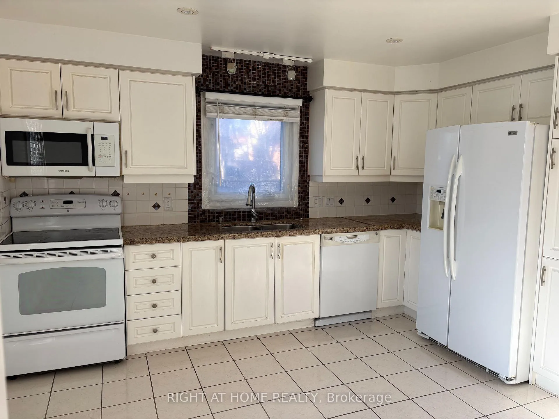 Photo 15 of 33 Innisbrook Crescent, Markham, Aileen-Willowbrook — HOMEH