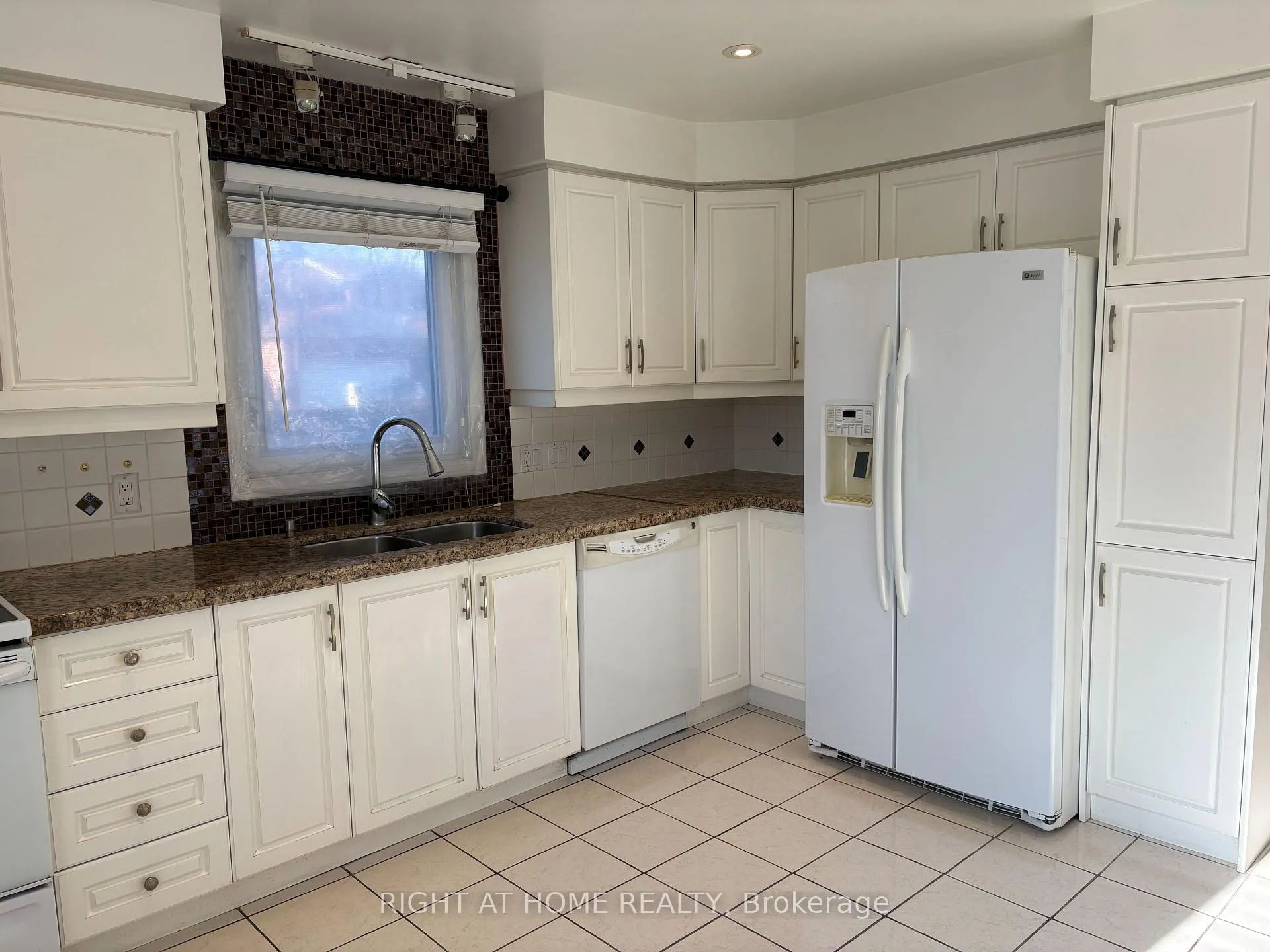 Photo 35 of 33 Innisbrook Crescent, Markham, Aileen-Willowbrook — HOMEH