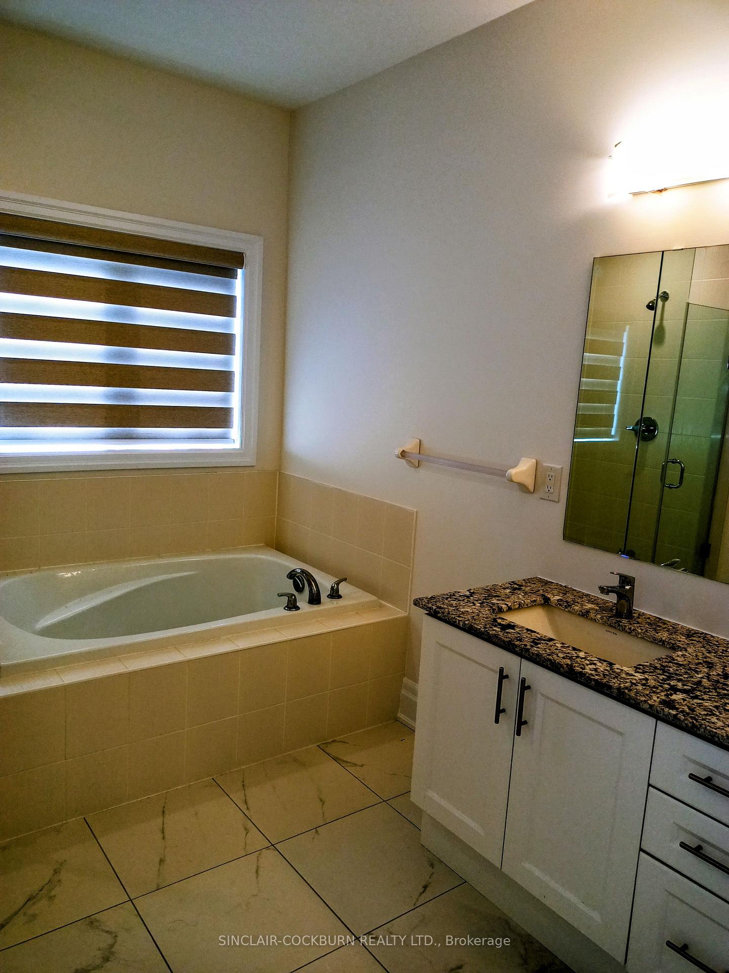 Photo 13 of 14 Michener Drive, Brampton, Sandringham-Wellington North — HOMEH