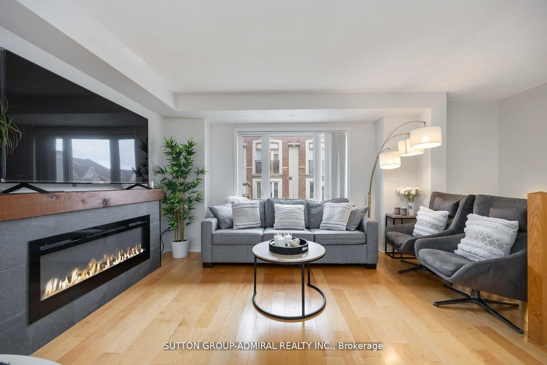 Photo 6 of 60 Harry Penrose Avenue, Aurora, Bayview Northeast — HOMEH