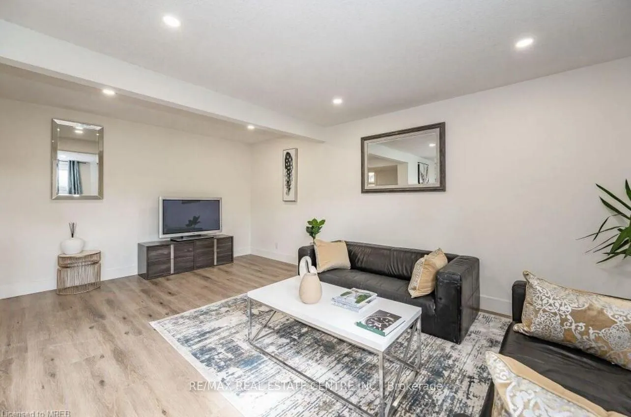 Photo 2 of Unit Lower, 136 The Country Way, Kitchener — HOMEH