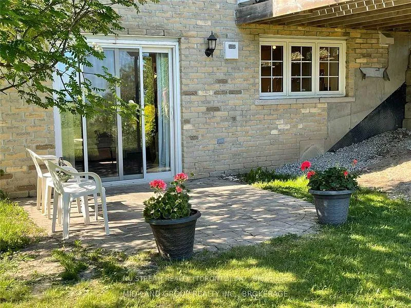Front of Unit Lower, 3693 Lakeshore Road S