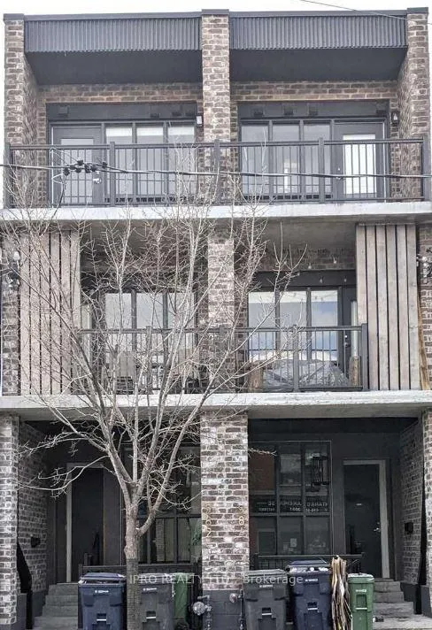 Front of Unit 3rd Flr, 984 Dovercourt Road