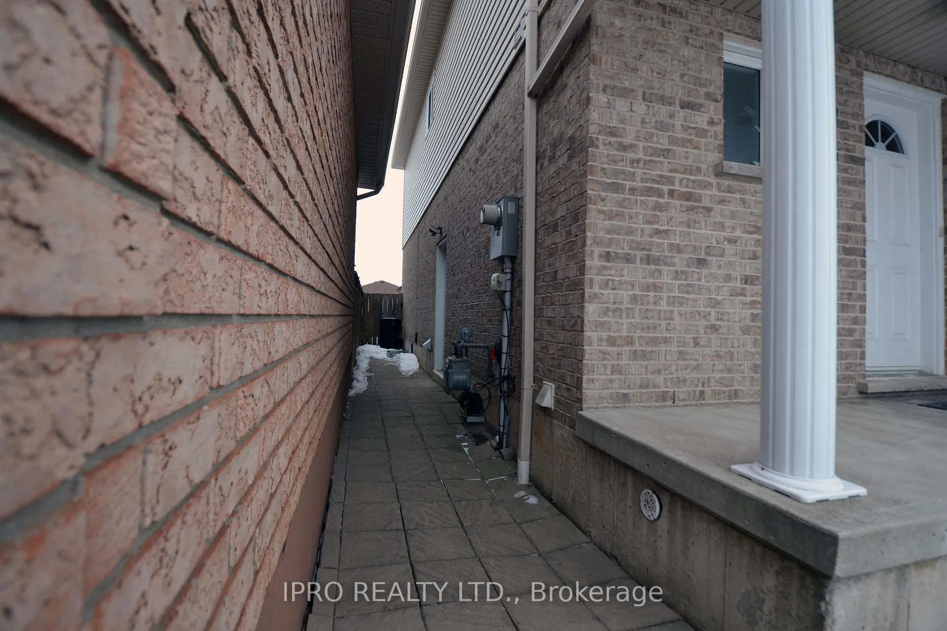 Photo 2 of Unit Basement, 151 Elmore Drive, Hamilton, Eleanor — HOMEH