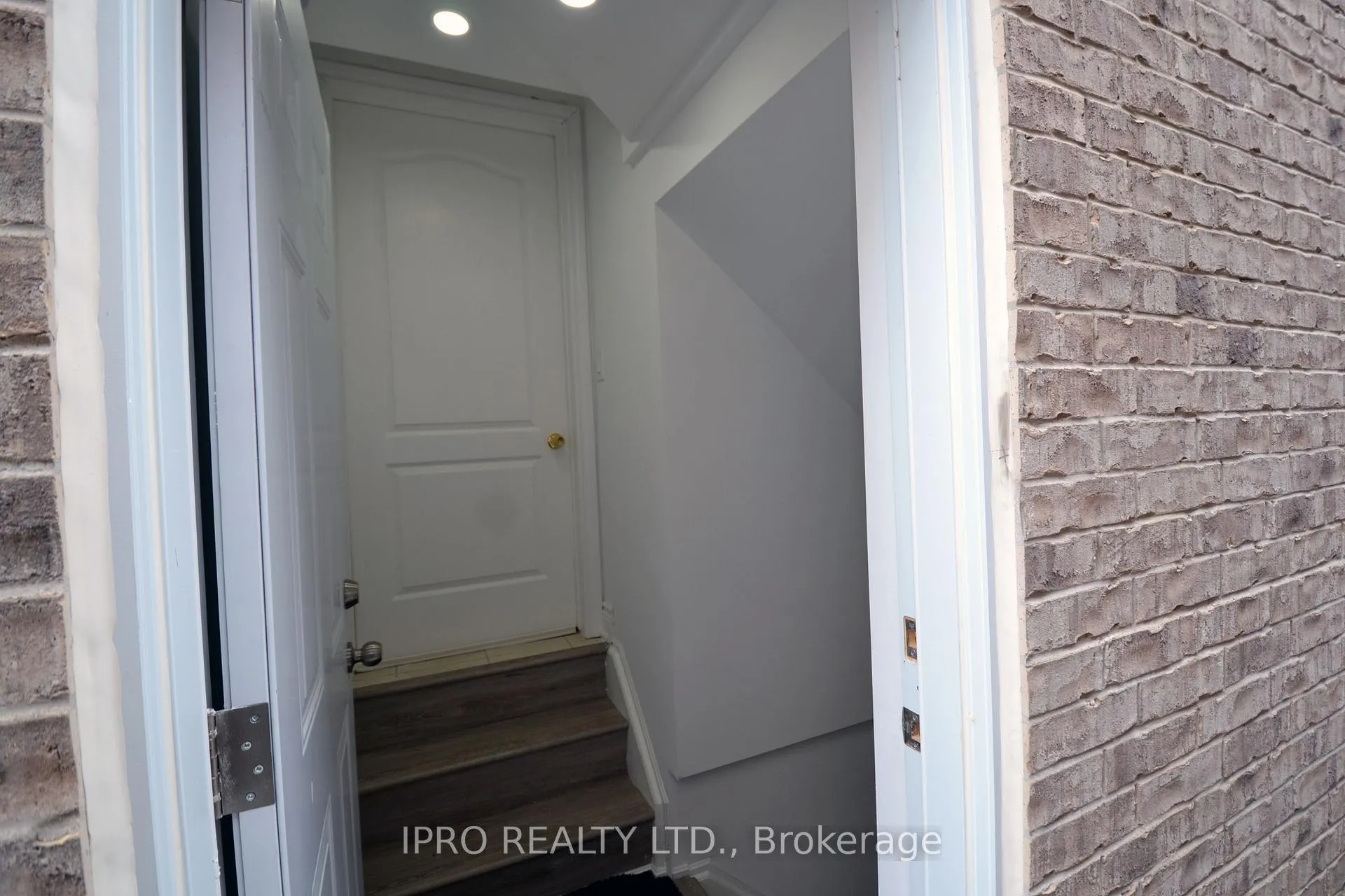 Photo 4 of Unit Basement, 151 Elmore Drive, Hamilton, Eleanor — HOMEH