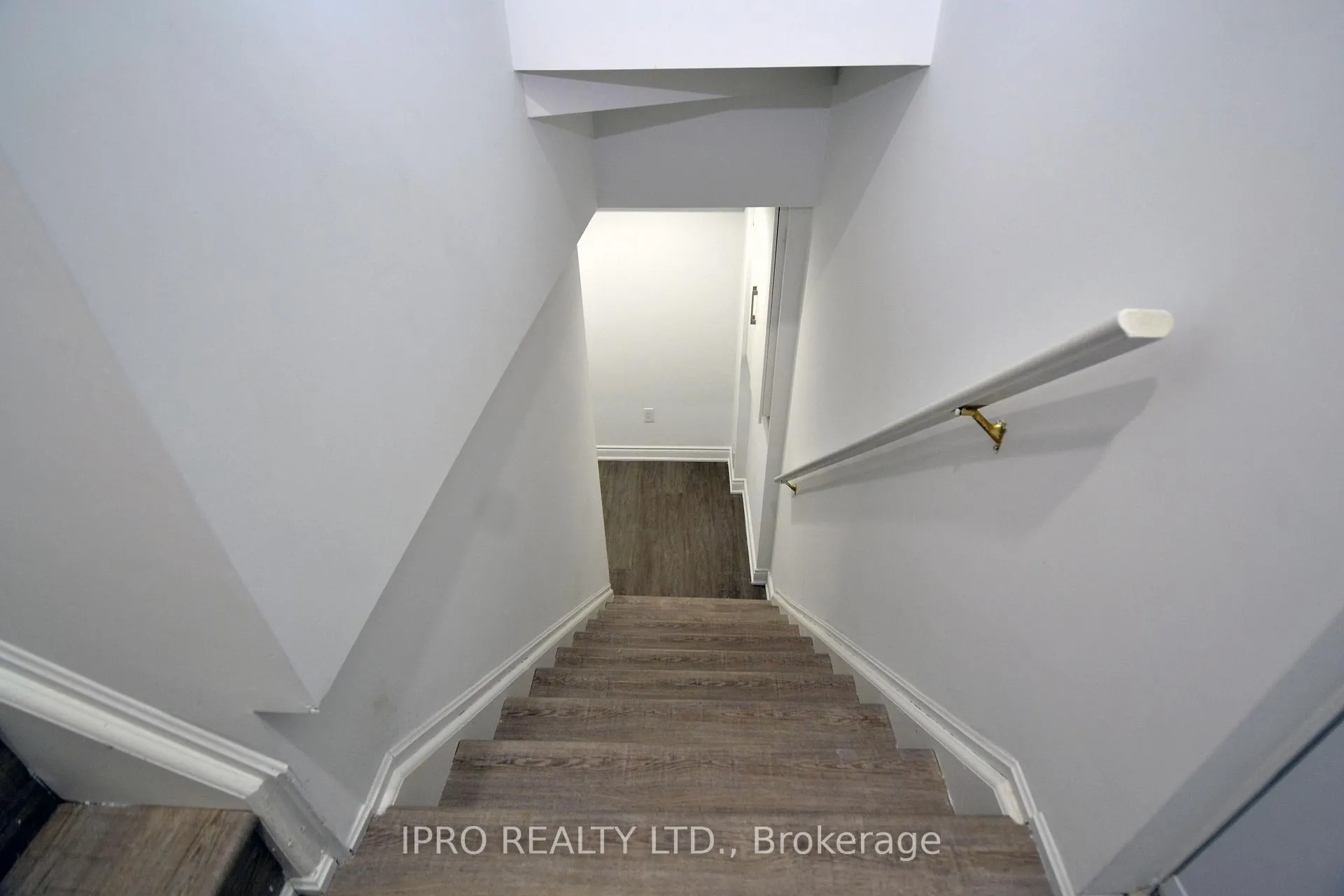 Photo 5 of Unit Basement, 151 Elmore Drive, Hamilton, Eleanor — HOMEH