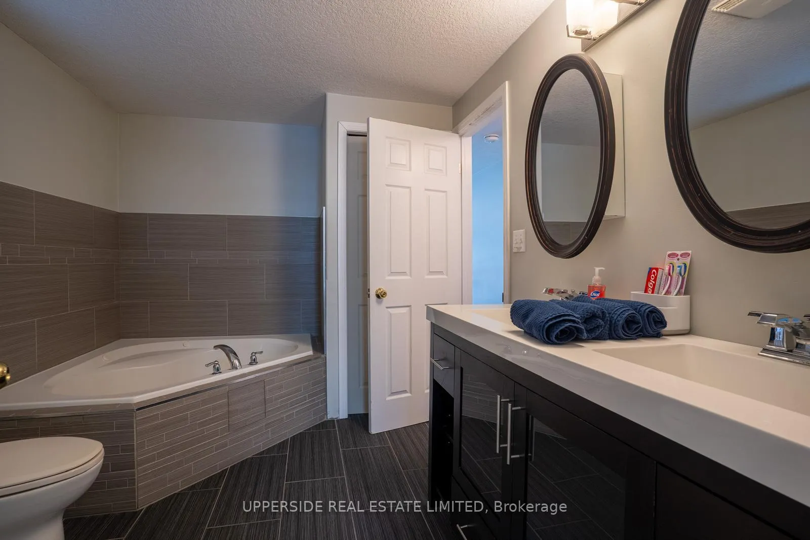 Photo 25 of 191 Woodbine Avenue, Kitchener — HOMEH