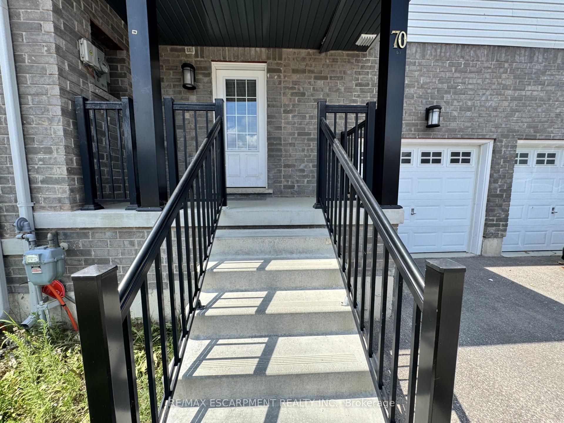 Photo 3 of 70 Brown Bear Street W, Barrie, Rural Barrie Southwest — HOMEH