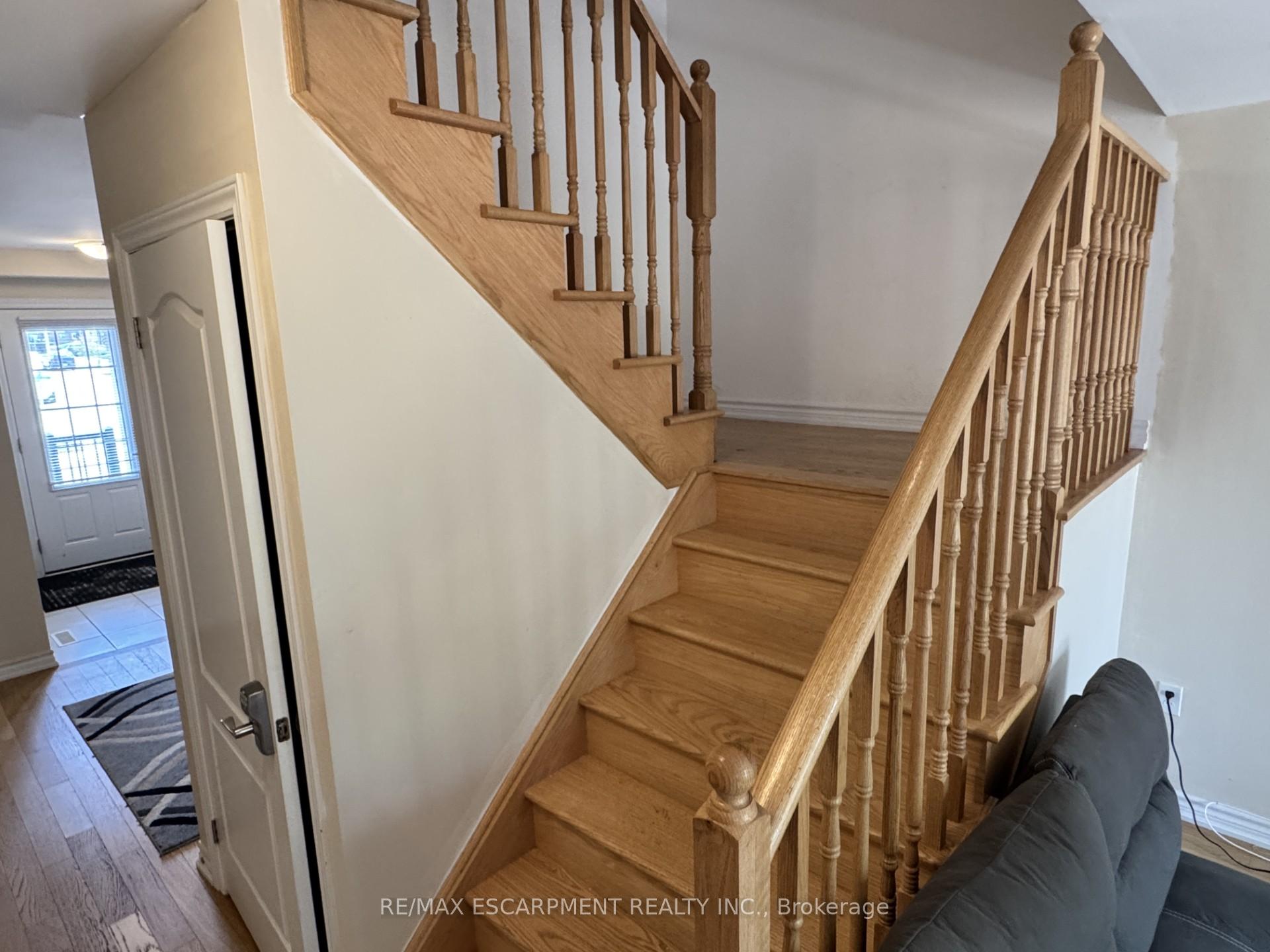 Photo 8 of 70 Brown Bear Street W, Barrie, Rural Barrie Southwest — HOMEH