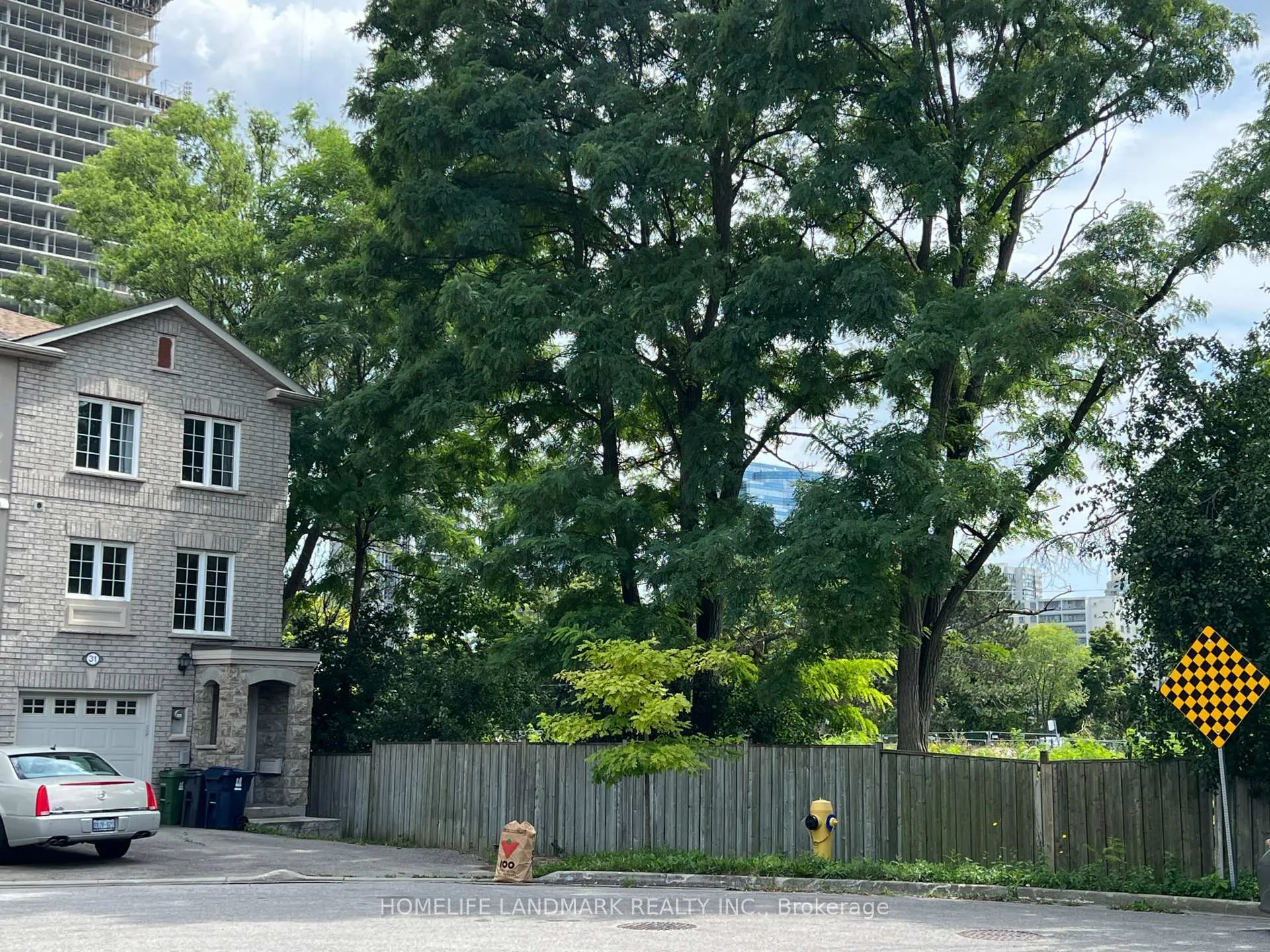 Photo 1 of 31 Rodeo Court, North York, Newtonbrook West — HOMEH