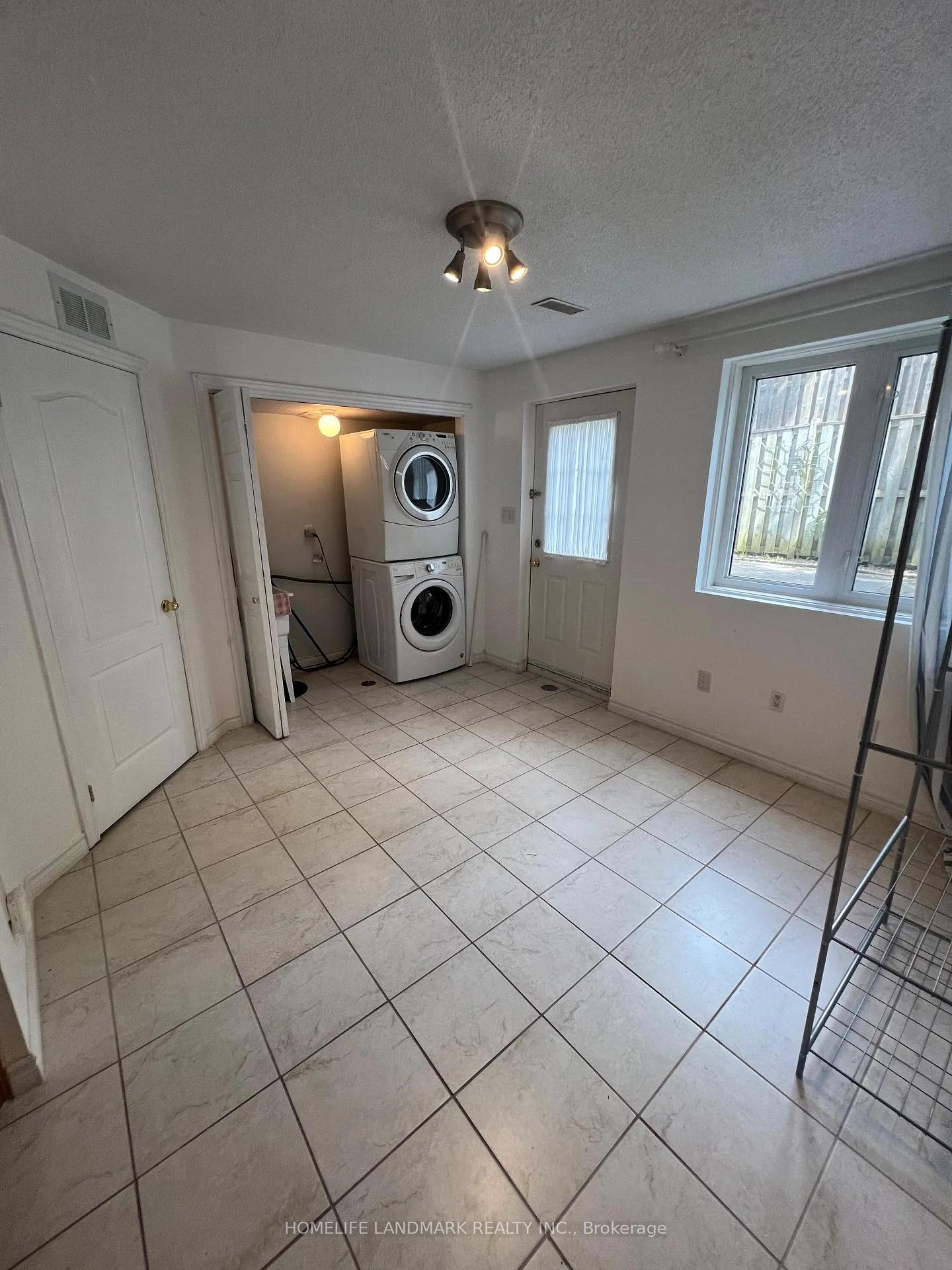 Photo 6 of 31 Rodeo Court, North York, Newtonbrook West — HOMEH