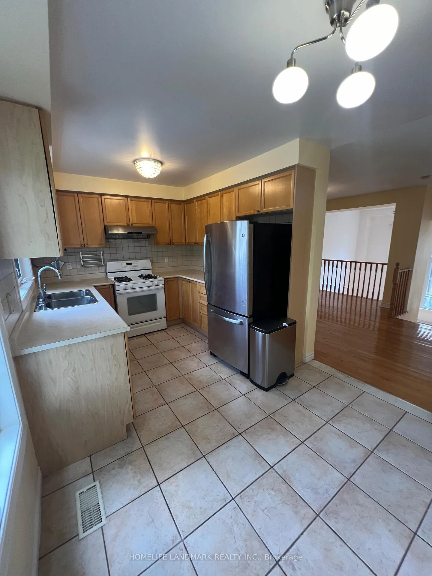 Photo 10 of 31 Rodeo Court, North York, Newtonbrook West — HOMEH