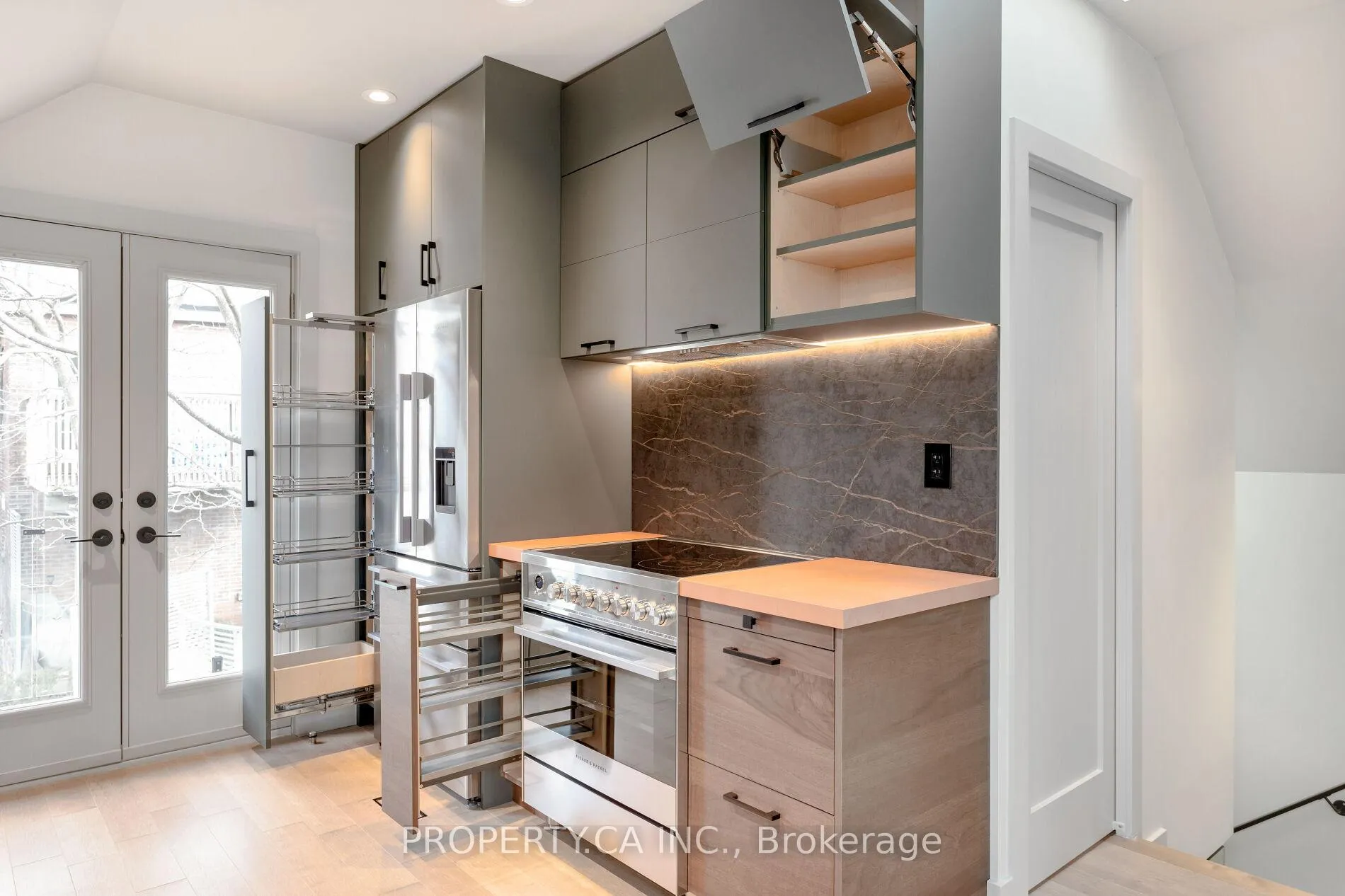 Photo 6 of Unit Garden, 110 Concord Avenue, Toronto, Palmerston-Little Italy — HOMEH