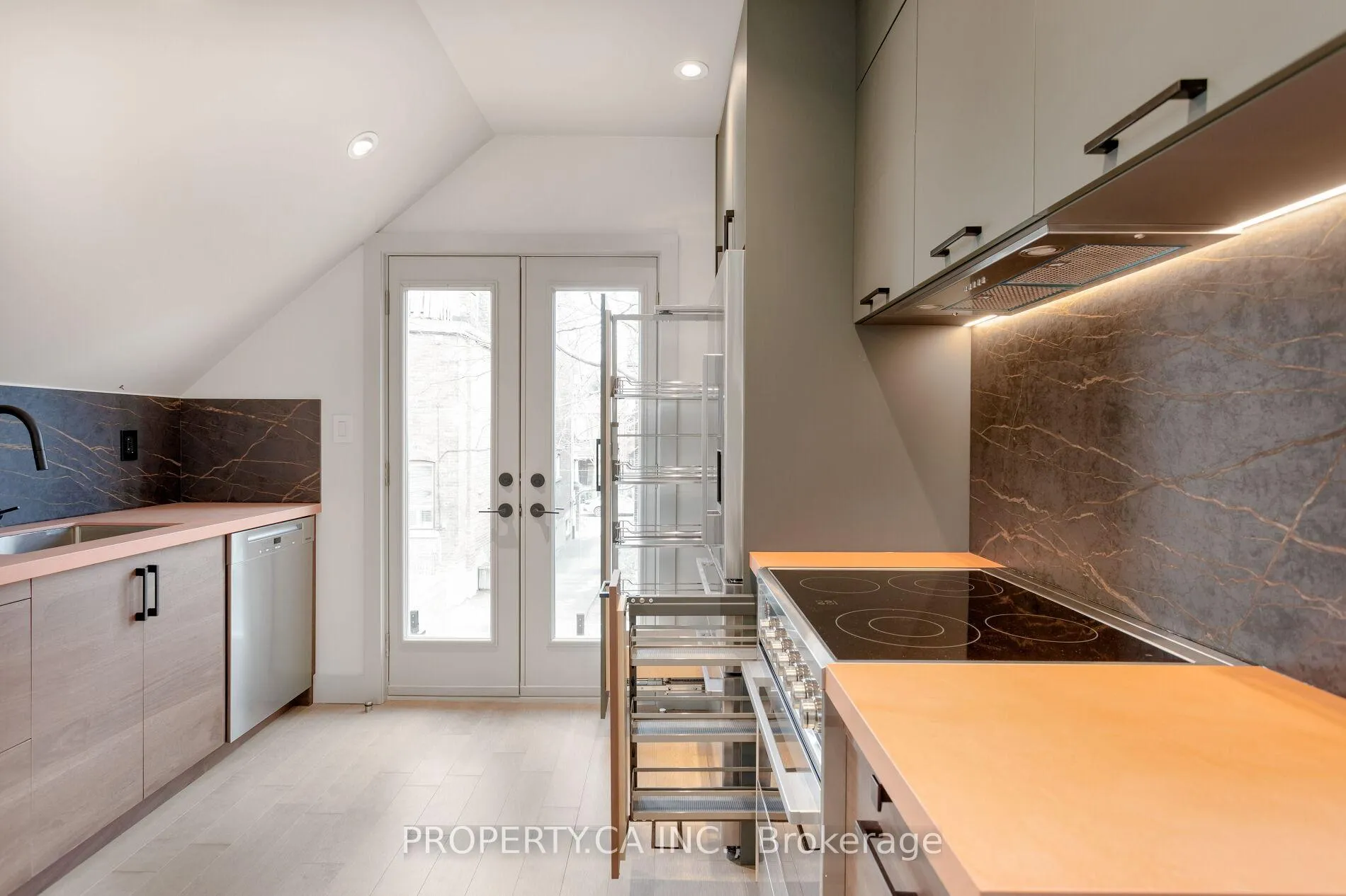 Photo 10 of Unit Garden, 110 Concord Avenue, Toronto, Palmerston-Little Italy — HOMEH