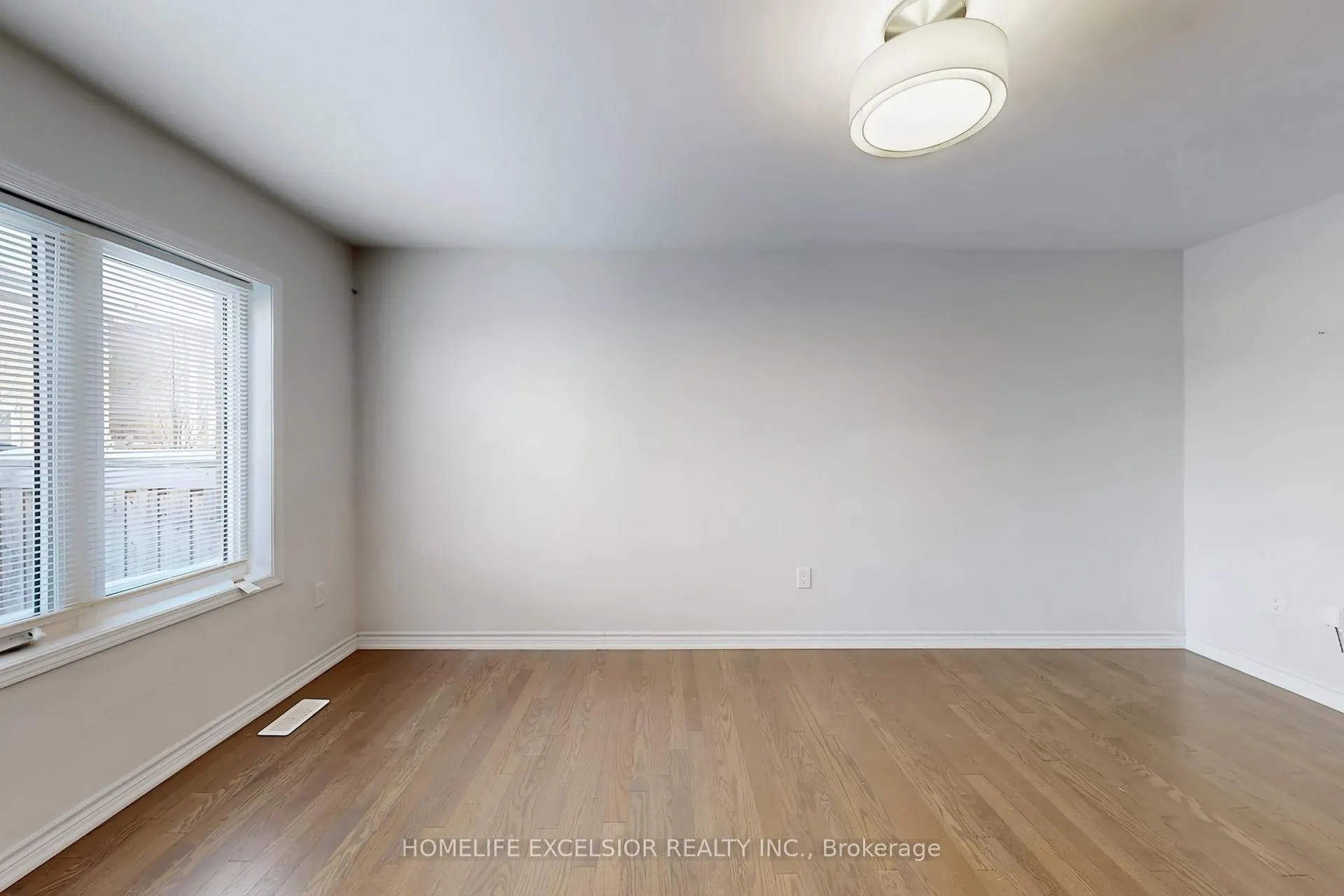 Photo 7 of 220 Payne Crescent, Aurora, Rural Aurora — HOMEH