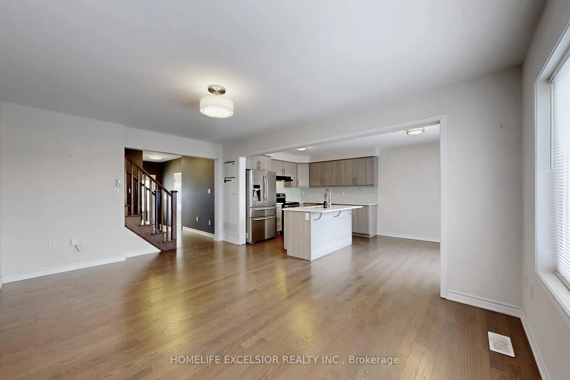 Photo 8 of 220 Payne Crescent, Aurora, Rural Aurora — HOMEH