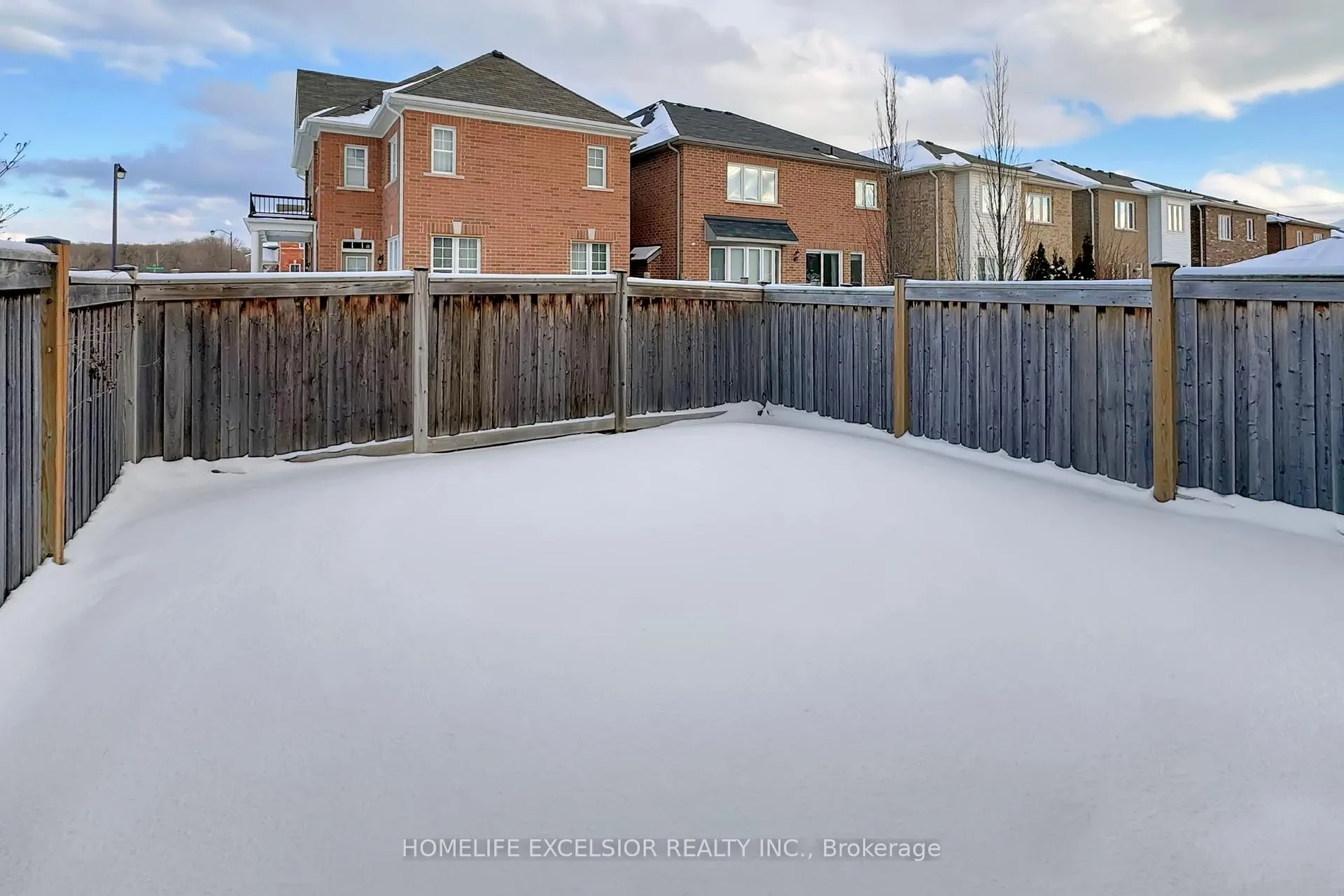Photo 48 of 220 Payne Crescent, Aurora, Rural Aurora — HOMEH