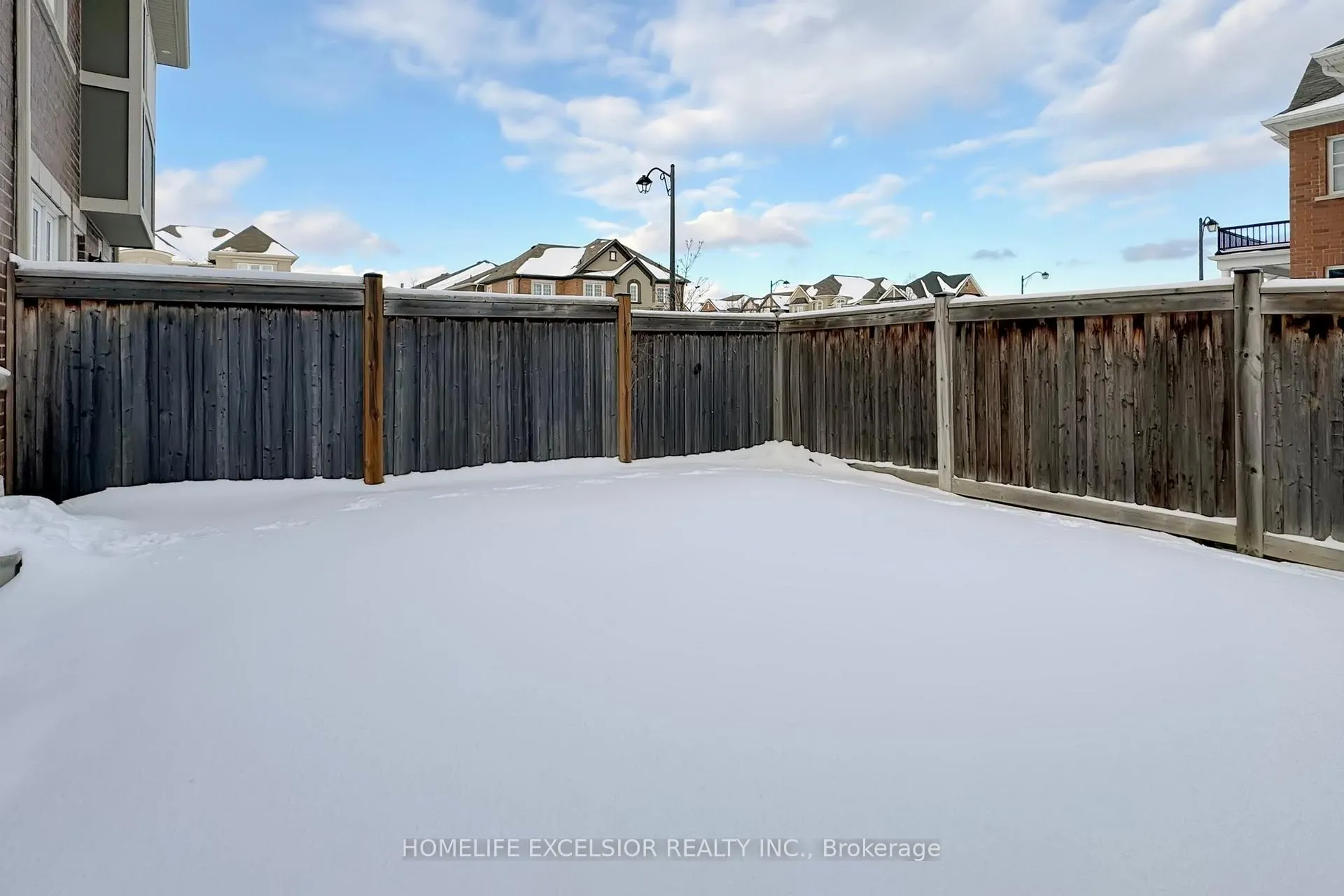 Photo 49 of 220 Payne Crescent, Aurora, Rural Aurora — HOMEH