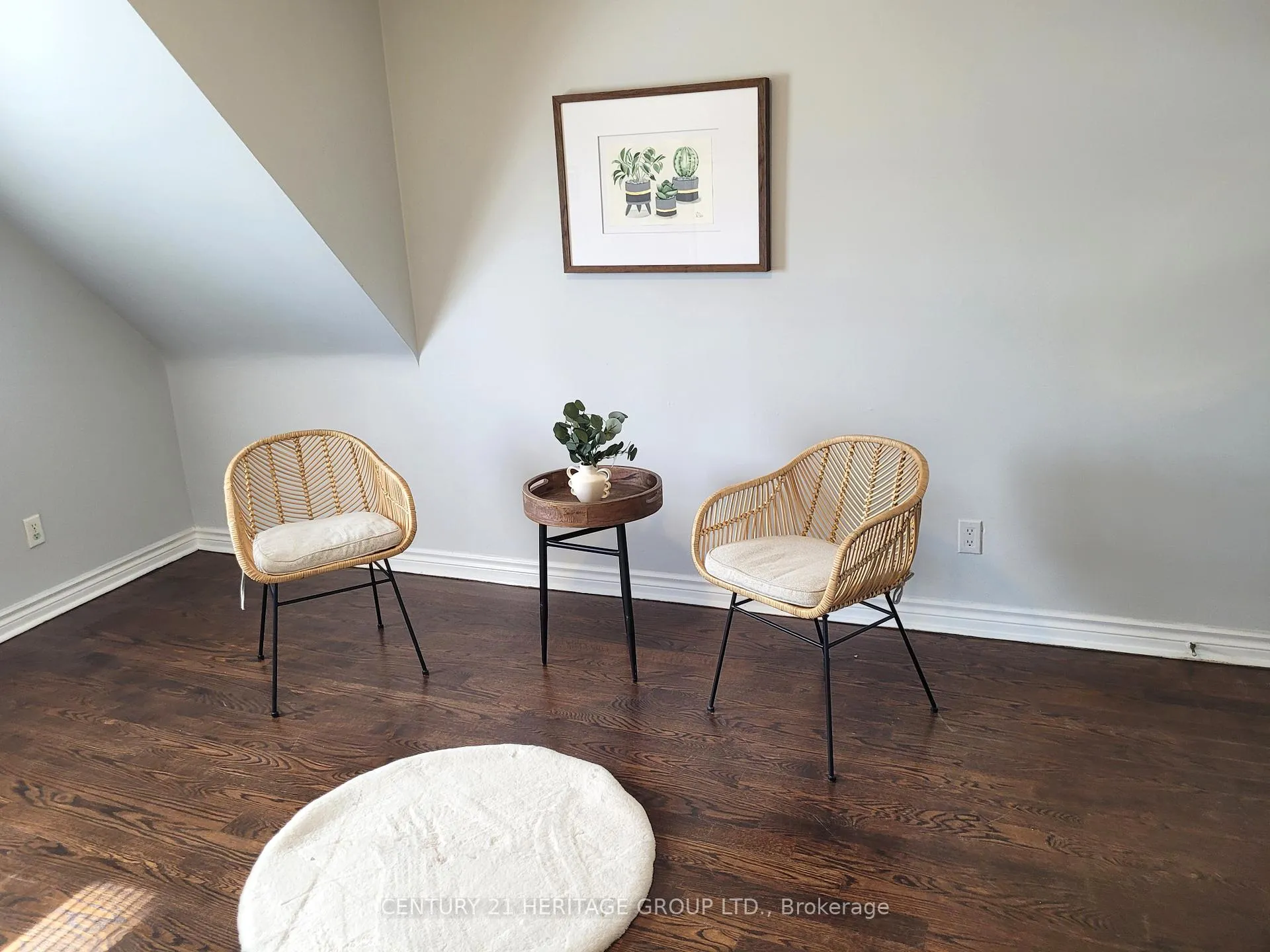 Photo 2 of Unit 2, 14888 Yonge Street, Aurora, Aurora Highlands — HOMEH