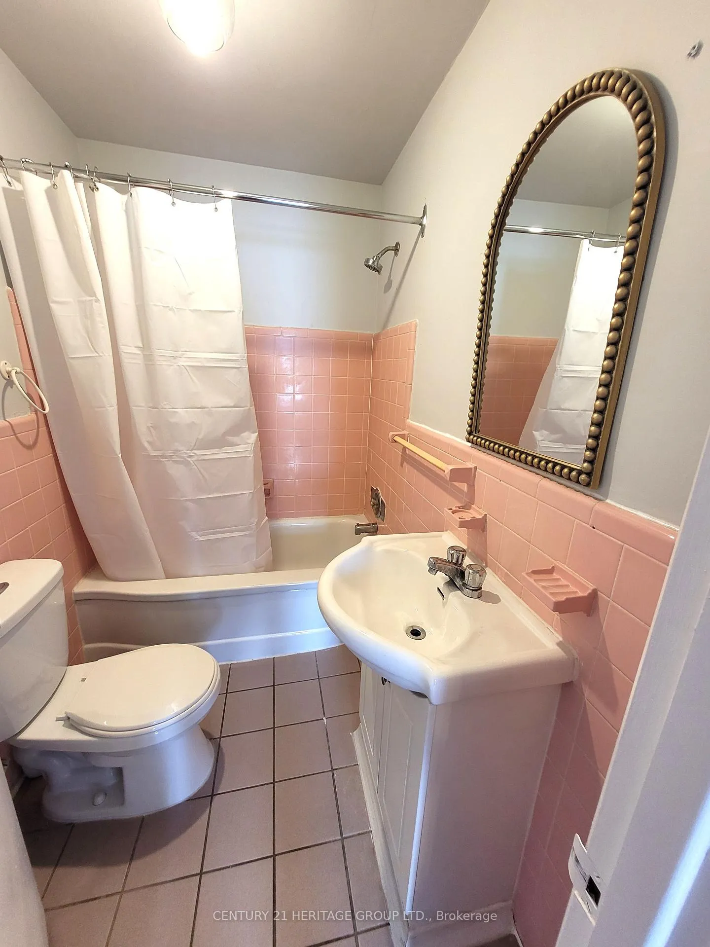 Photo 5 of Unit 2, 14888 Yonge Street, Aurora, Aurora Highlands — HOMEH
