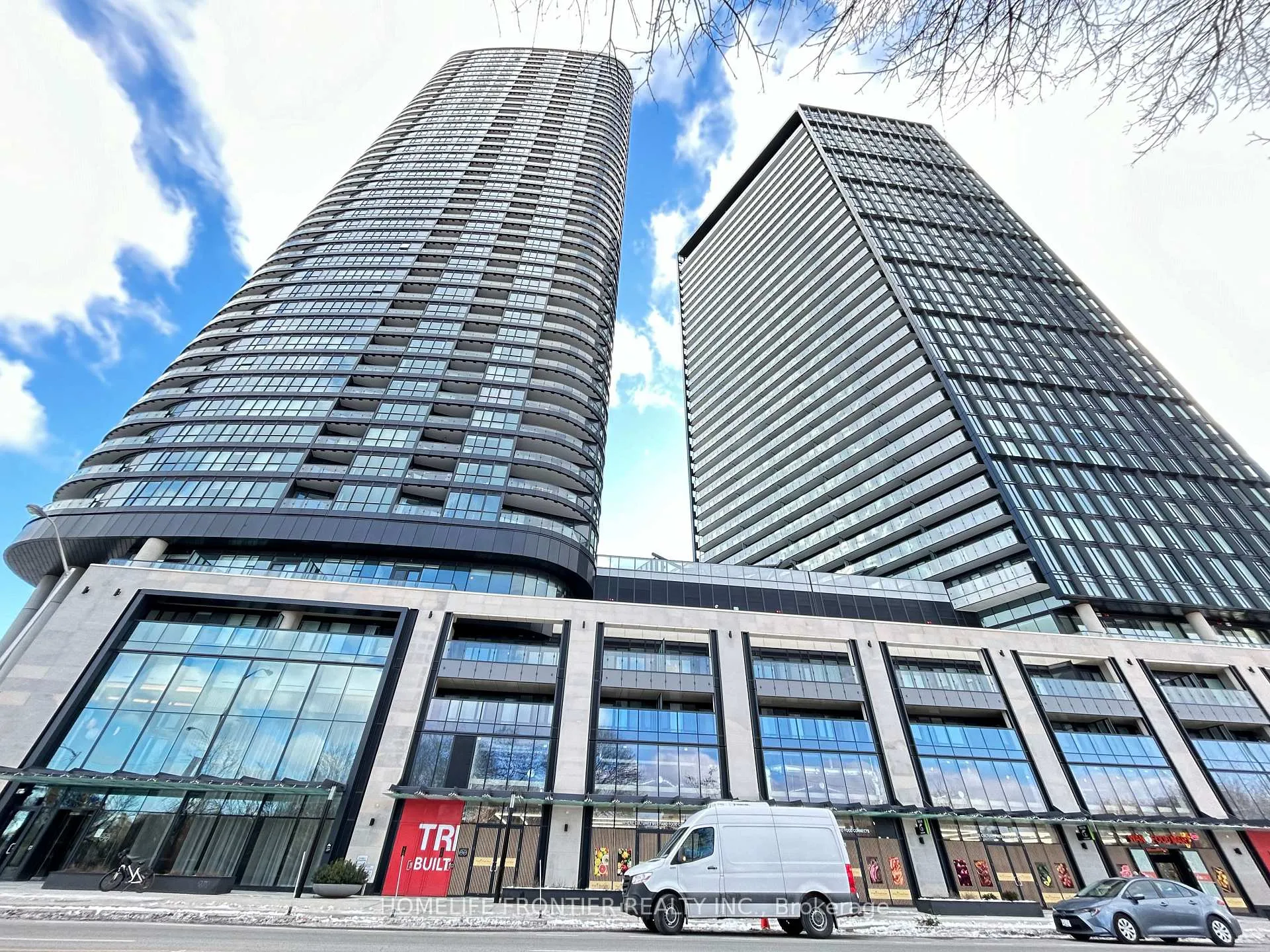 Front of Unit 2219, 585 Bloor Street E