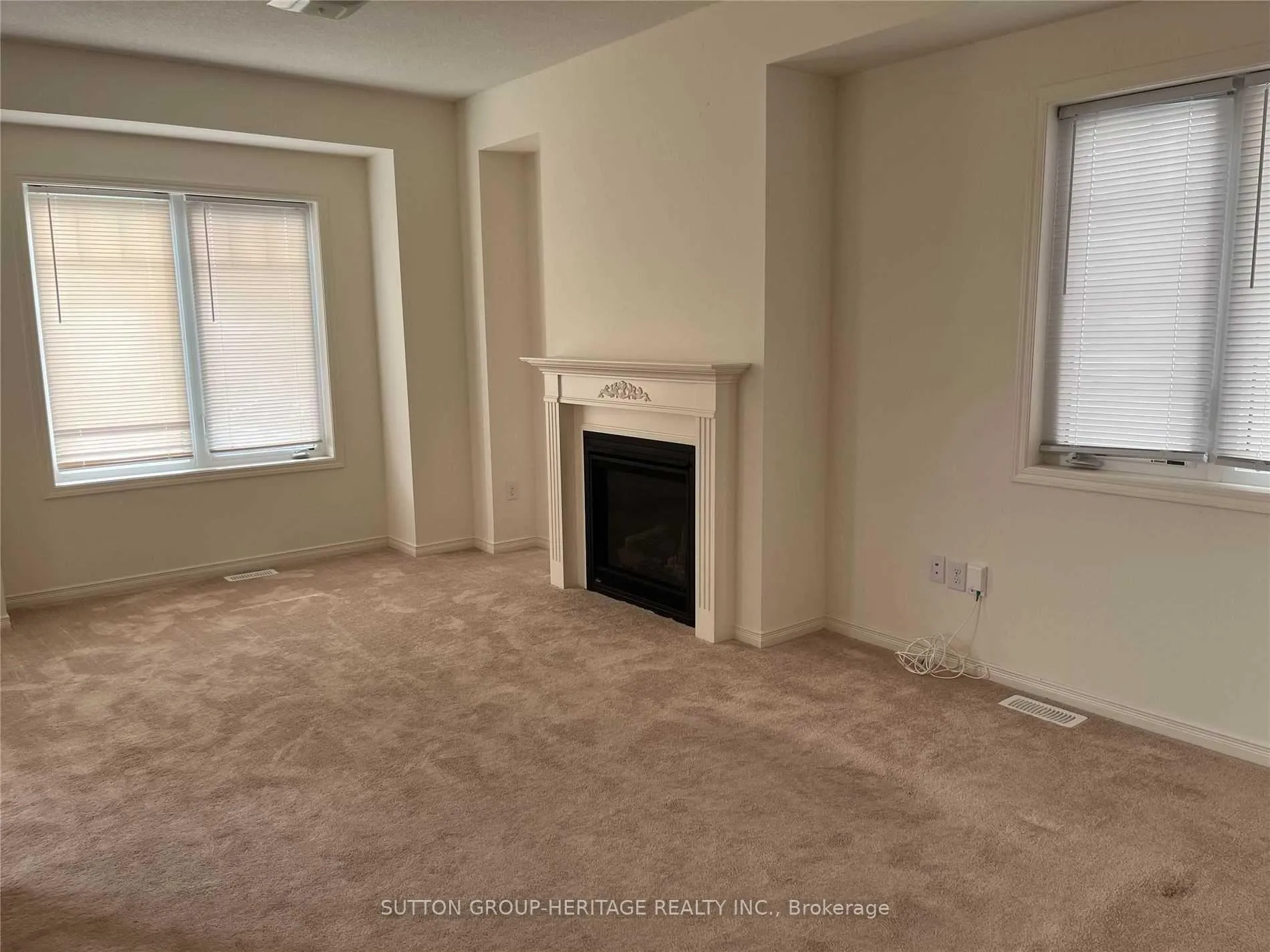 Photo 3 of 19 Devineridge Avenue, Ajax, Central East — HOMEH