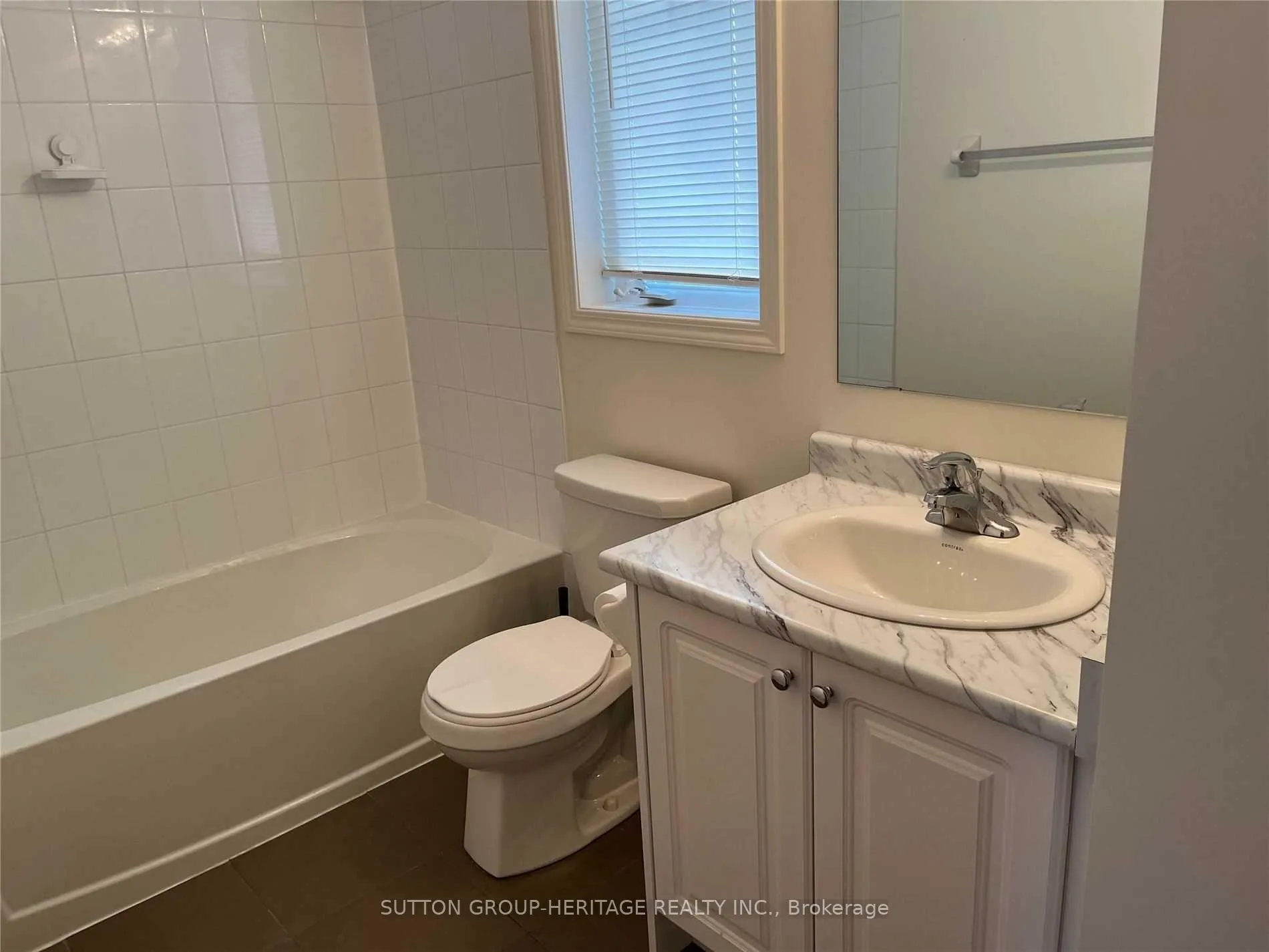 Photo 8 of 19 Devineridge Avenue, Ajax, Central East — HOMEH