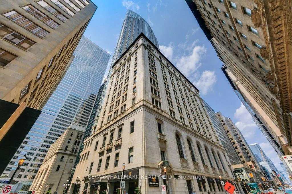 Front of Unit 4305, 1 King Street W