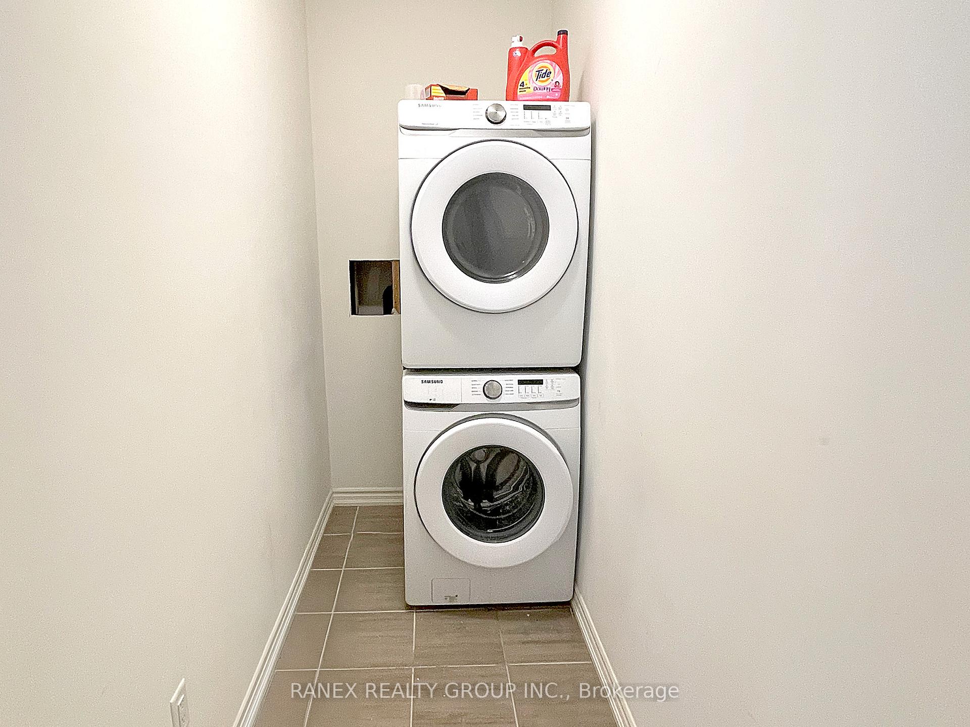 Photo 4 of Unit Upper Level (2nd & 3rd ), 33 Arrowview Drive, Brampton, Northwest Brampton — HOMEH