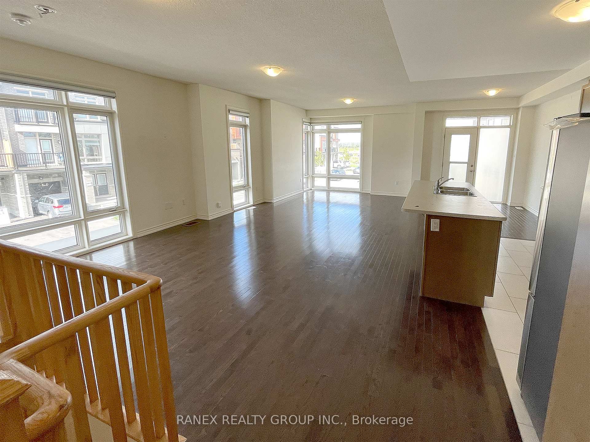 Photo 5 of Unit Upper Level (2nd & 3rd ), 33 Arrowview Drive, Brampton, Northwest Brampton — HOMEH