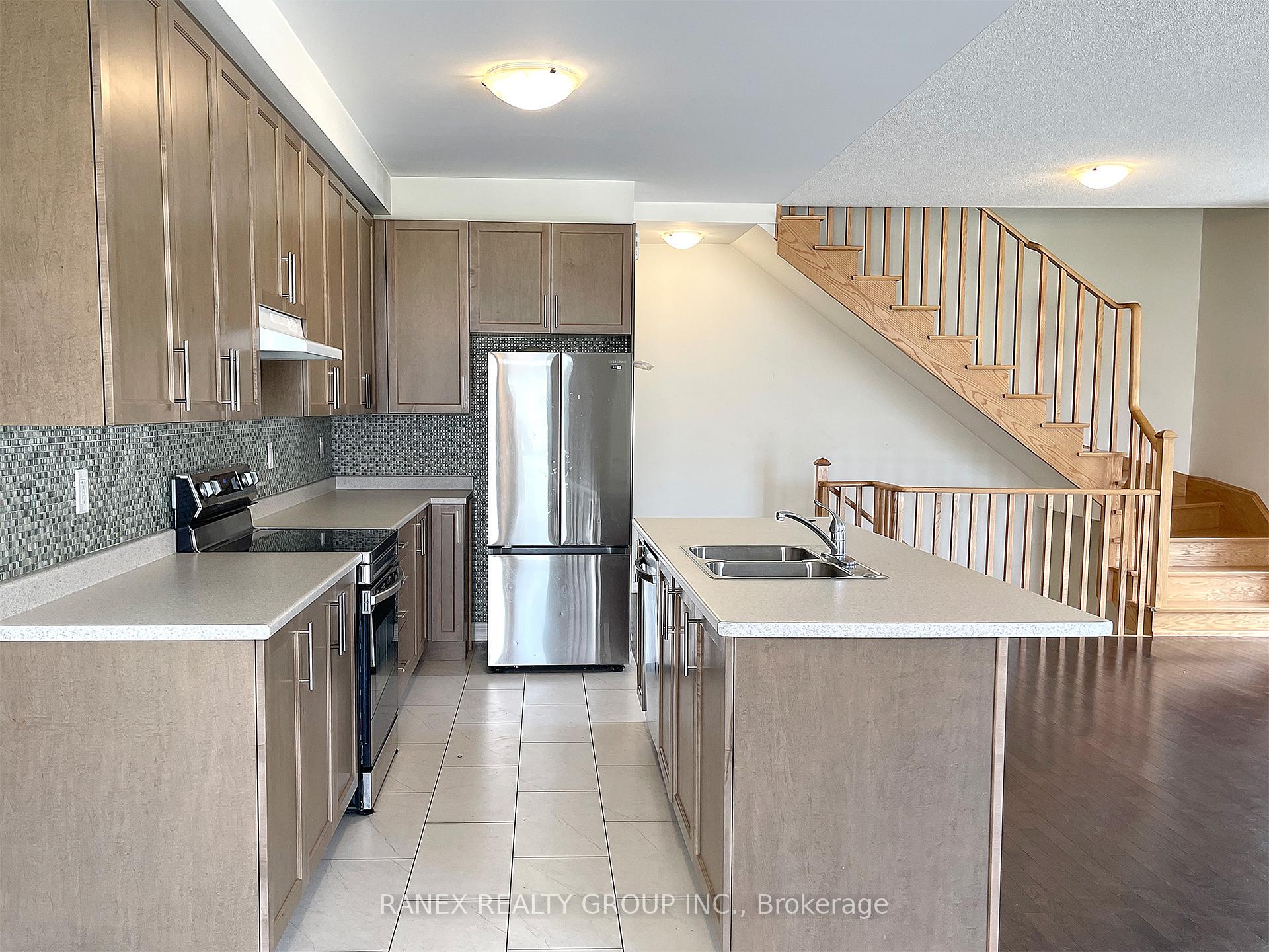 Photo 8 of Unit Upper Level (2nd & 3rd ), 33 Arrowview Drive, Brampton, Northwest Brampton — HOMEH