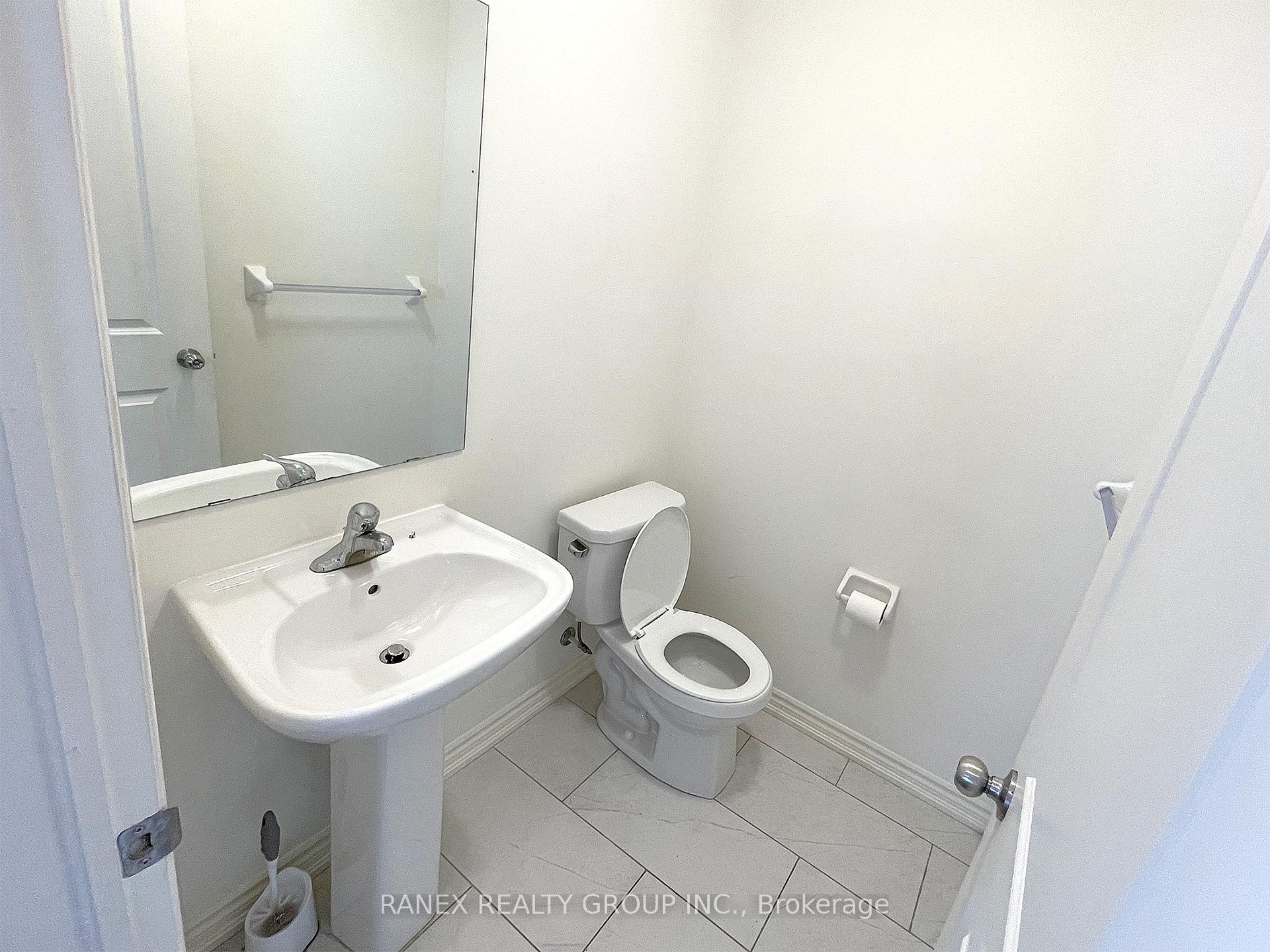 Photo 10 of Unit Upper Level (2nd & 3rd ), 33 Arrowview Drive, Brampton, Northwest Brampton — HOMEH