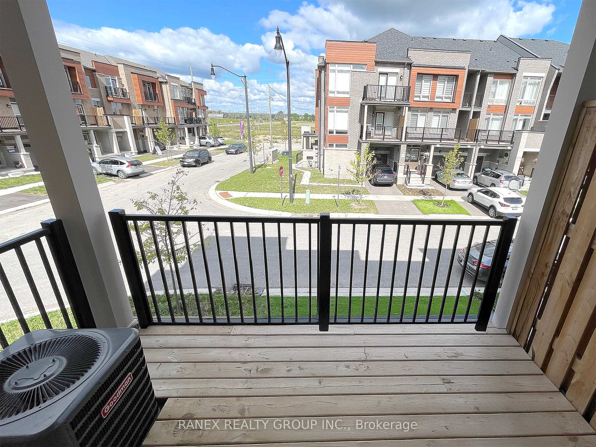 Photo 11 of Unit Upper Level (2nd & 3rd ), 33 Arrowview Drive, Brampton, Northwest Brampton — HOMEH
